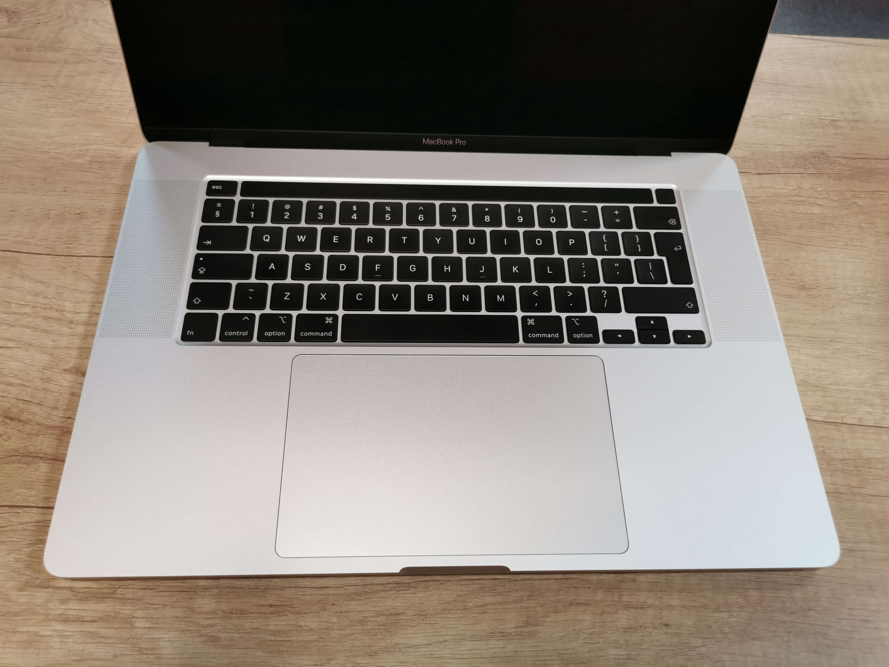 Apple MacBook PRO Retina 16 2019 A2141 Touchbar, I9 2.3 GHz, 16 Gb RAM DDR4, SSD 1 Tb, AMD Radeon PRO 5500M 4 Gb, UHD Graphics 630 - imagine 2