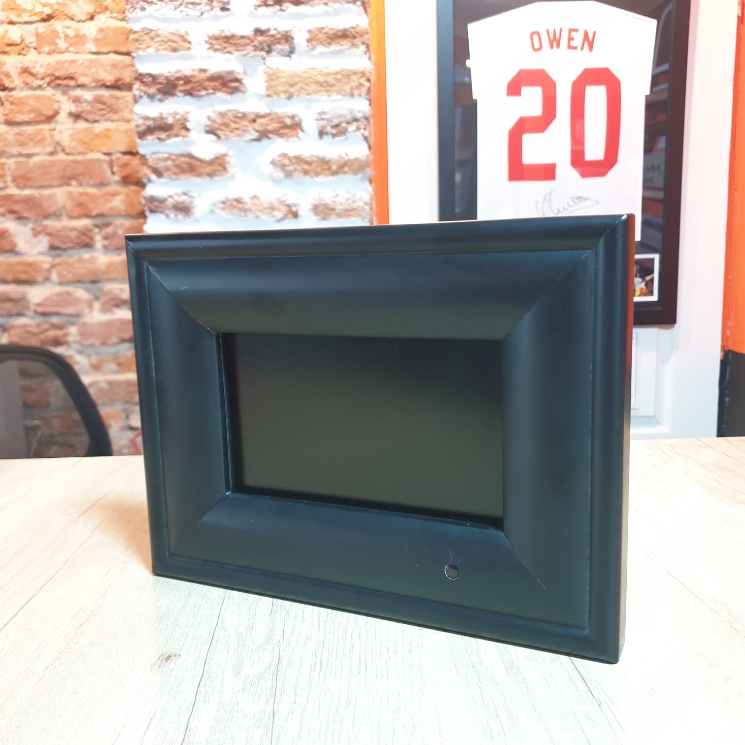 Rama foto ADS ADS7010PF, 7 Inch, 800x480 pixeli, 128 MB, JPEG, Video AVI, MPEG1, MPEG4, USB, SD/MMC, Black - imagine 2