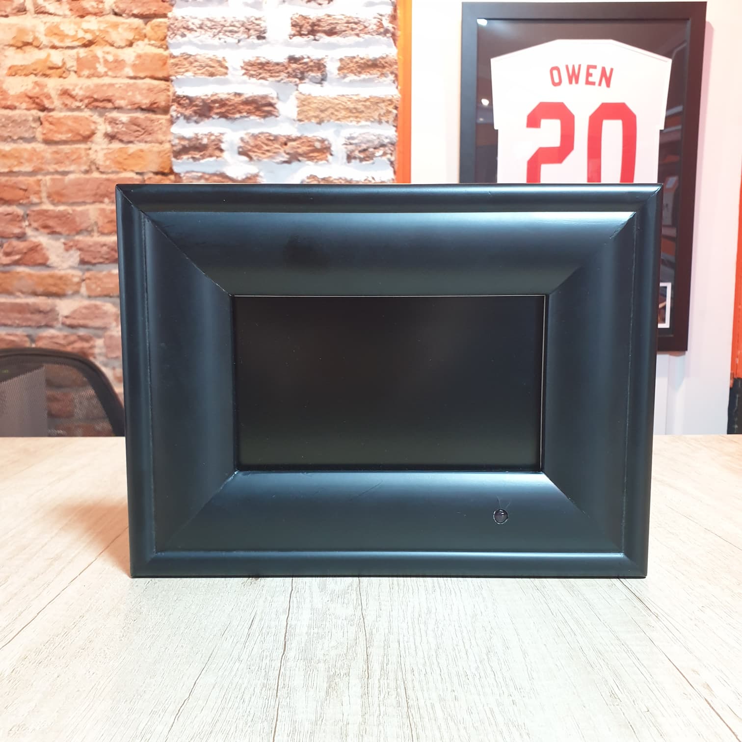 Rama foto ADS ADS7010PF, 7 Inch, 800x480 pixeli, 128 MB, JPEG, Video AVI, MPEG1, MPEG4, USB, SD/MMC, Black