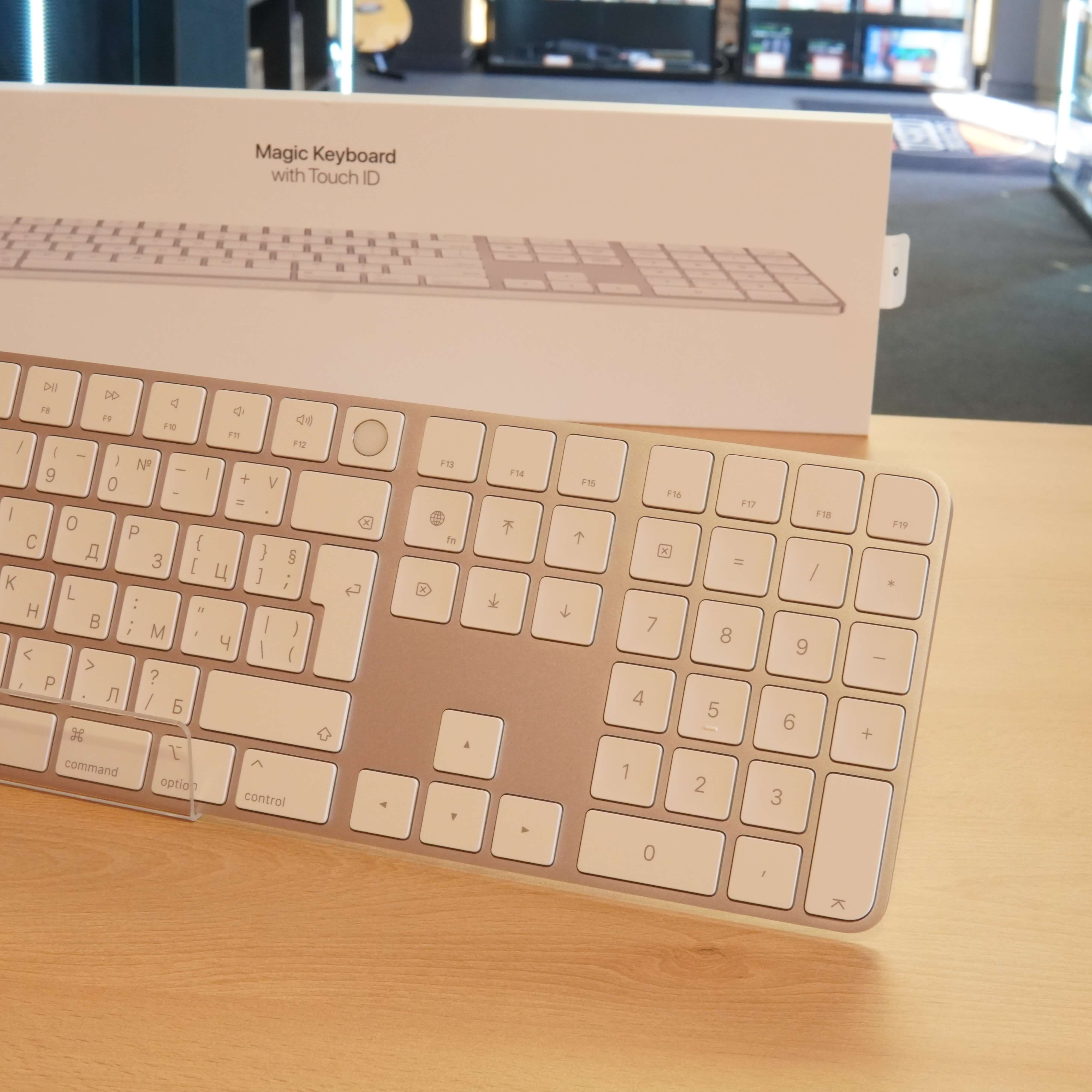 Tastatura Apple Magic Keyboard Numerica cu Touch ID, A2520, Lightning, Alb - imagine 3
