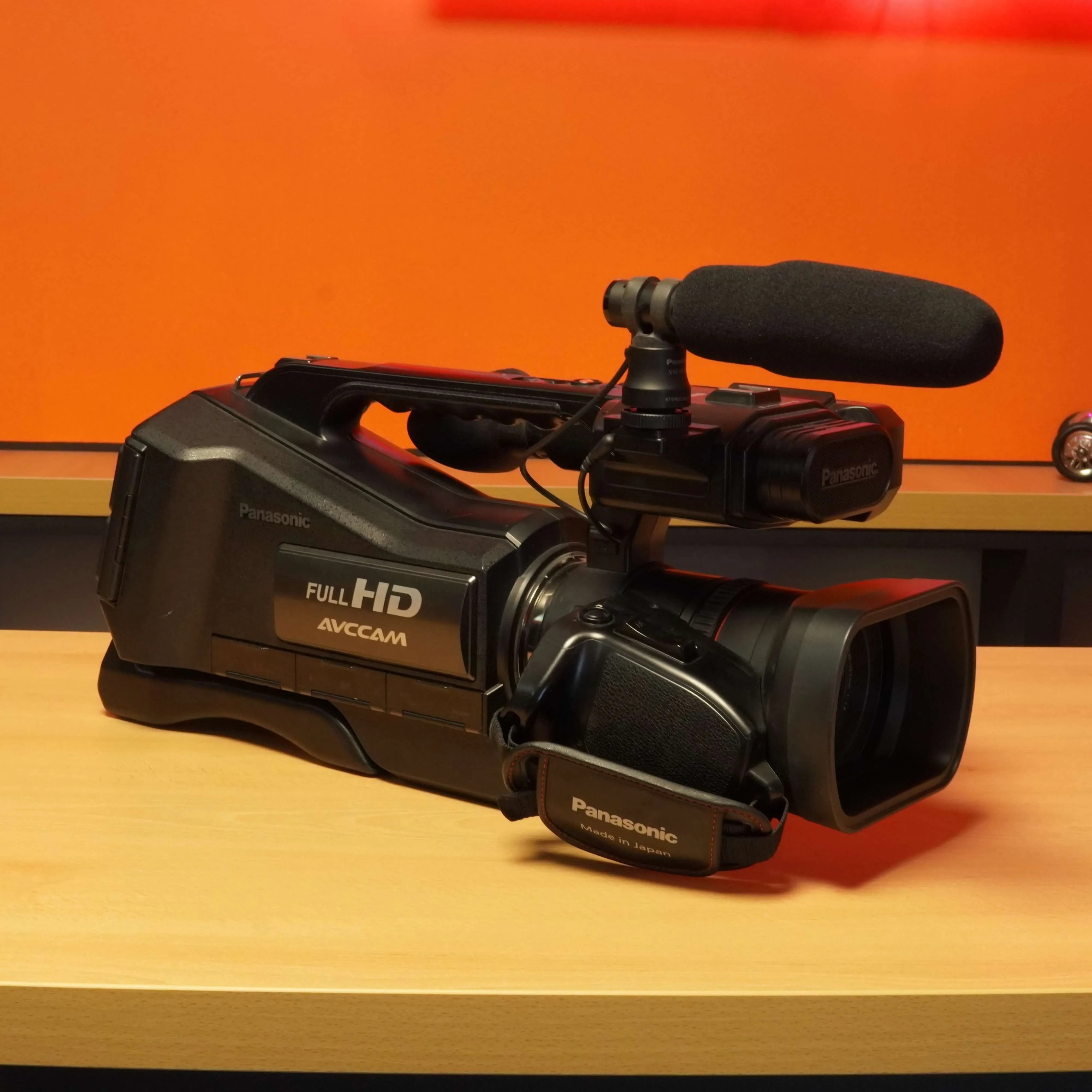 Camera Video Profesionala Panasonic AG-AC8EJ, Full HD, AVCCAM, 50 iZoom, Hybrid O.I.S. 28MM Wide, 20.4 MP, Negru - imagine 2