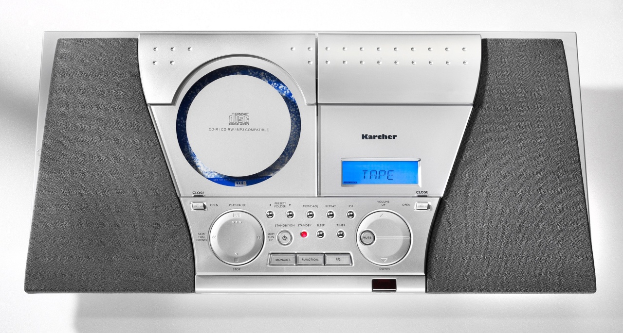 Karcher Sistem audio compact Karcher MC 6550N cu CD Player radio FM si functie de alarma argintiu