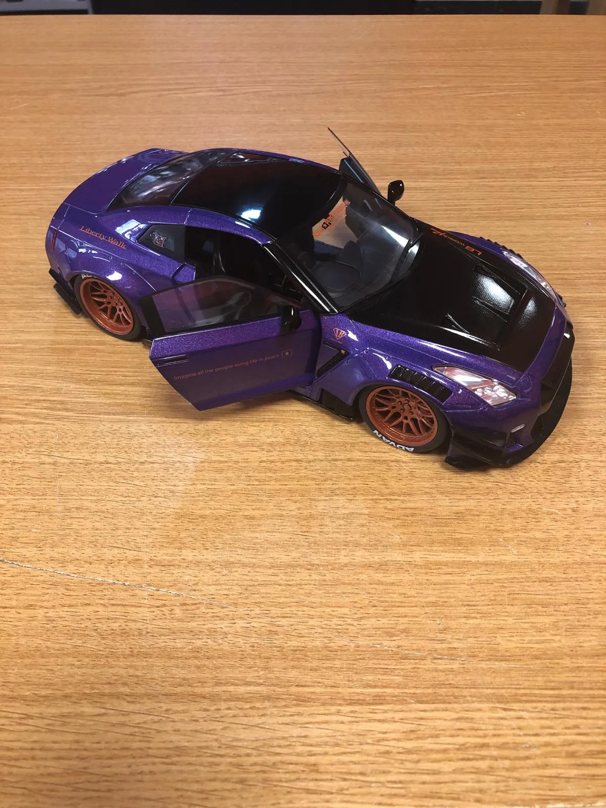 Macheta Auto 1:18 Solido - Nissan GT-R(R35) Liberty Walk Body Kit, Ducktail / Clean Look, Purplezilla