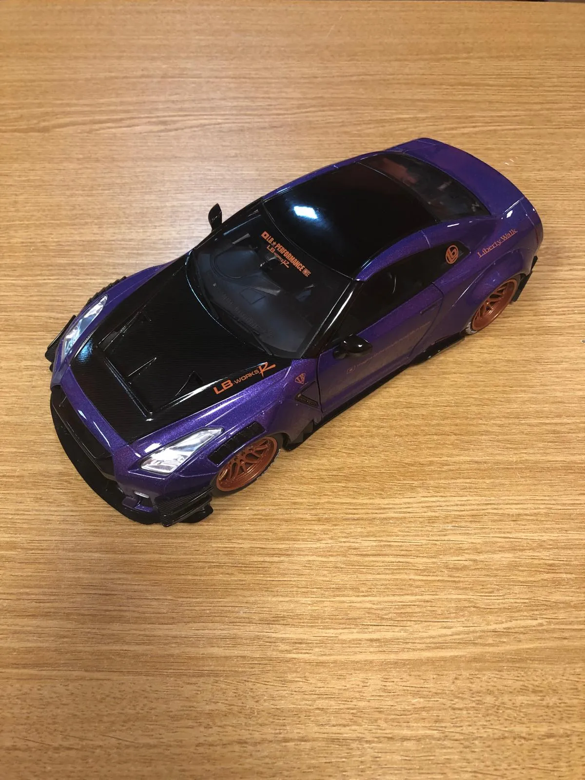 Macheta Auto 1:18 Solido - Nissan GT-R(R35) Liberty Walk Body Kit, Ducktail / Clean Look, Purplezilla - imagine 2
