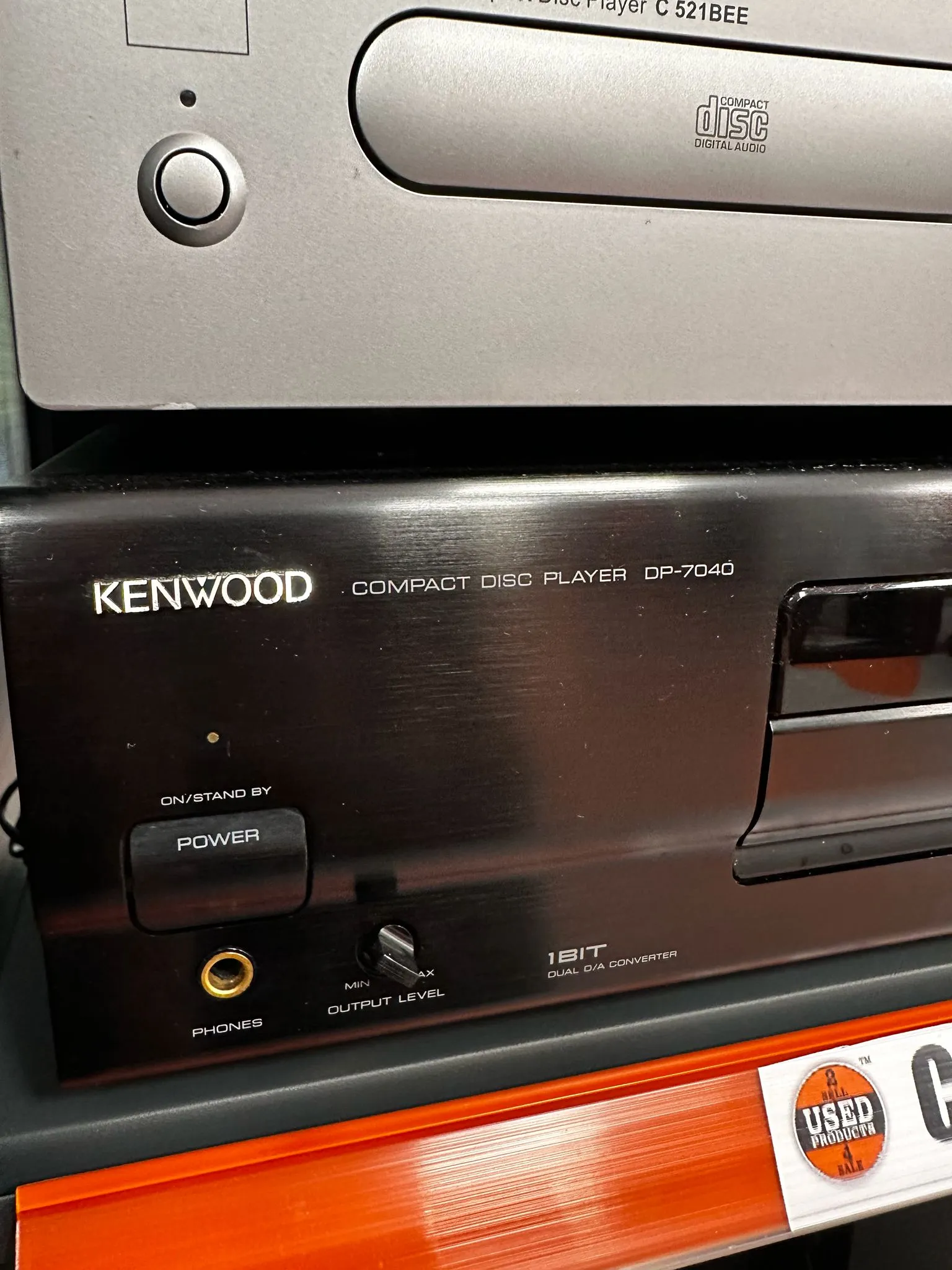 Compact Disc Player Kenwood DP-7040, Format audio: CD, 1-bit, 8x Oversampling, mecanism KSS-210A, 2Hz - 20kHz, 97dB, THD 0.0025, fara telecomanda, negru
