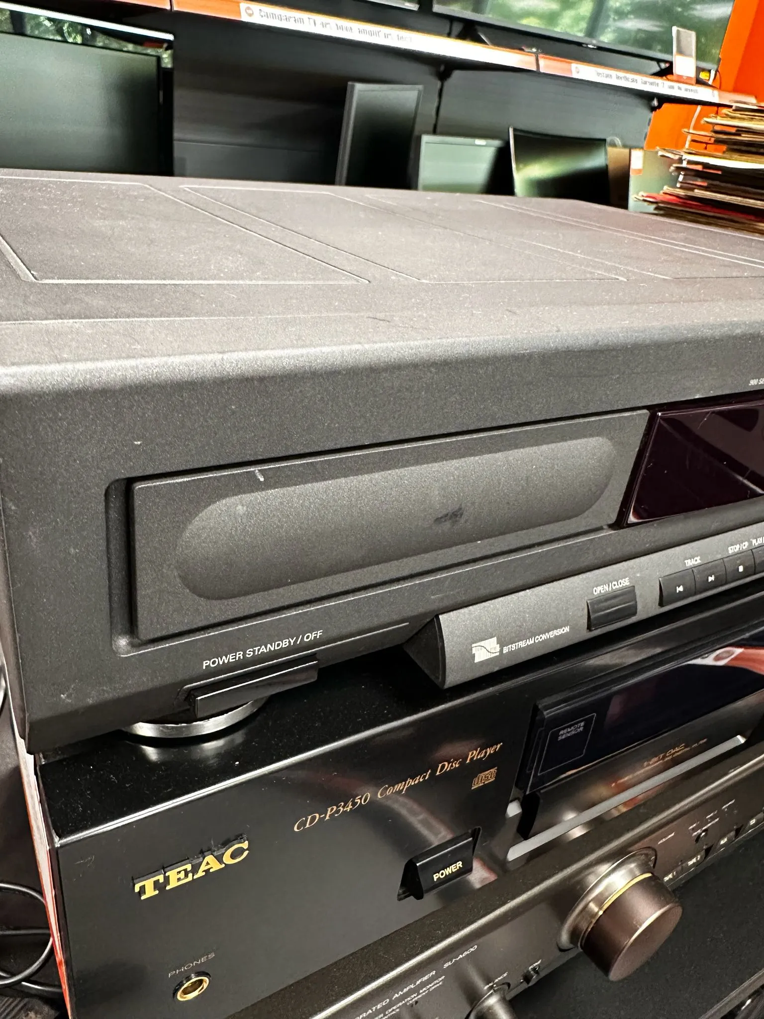Stereo Compact Disc PlayerPhilips CD 910, format Disc: CD, mecanism CDM-12.1/05, 20Hz - 20kHz, 70 dB, iesire Casti, negru - imagine 2