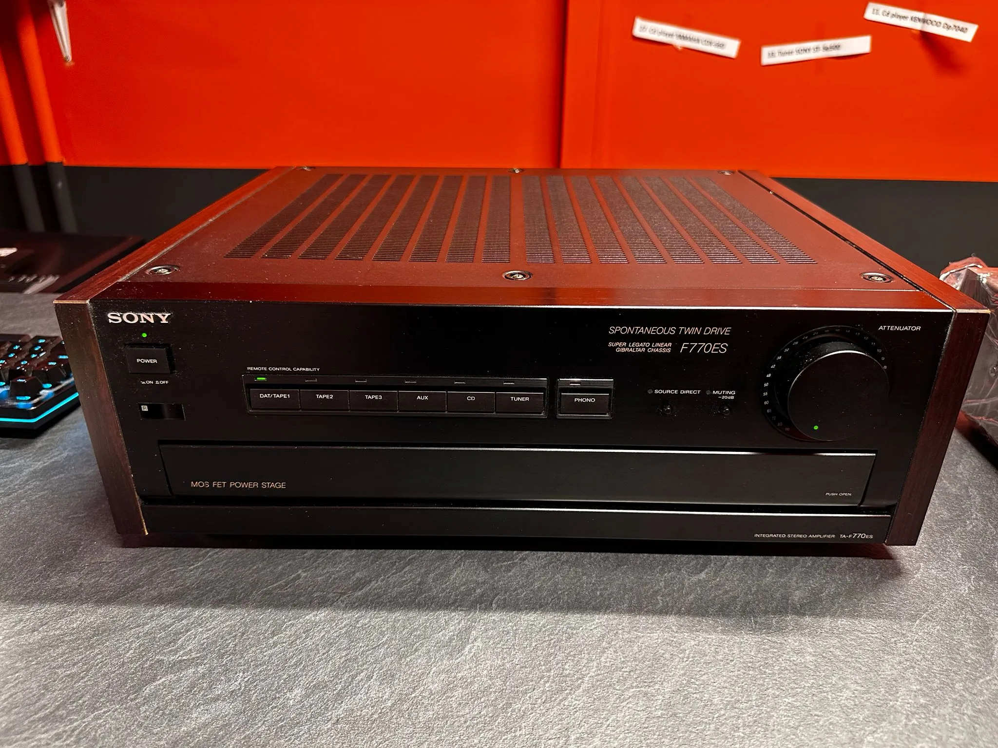 Amplificator Stereo SONY TA-F770ES, 90W, 8 OHm, 2Hz - 200kHz, THD 0.003, Lemn, 1991, 21 Kg, fara telecomanda, negru