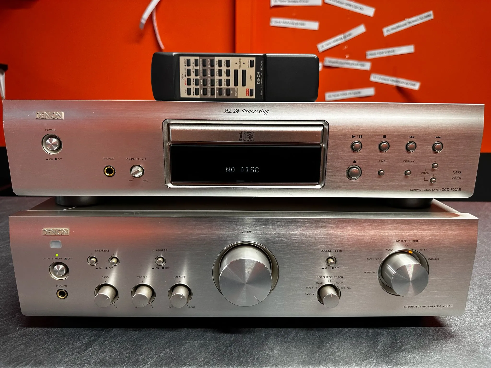 Set Amplificator si CD Player Denon PMA-700AE, DCD-700AE, 50 W, 8 OHm, 20Hz - 20kHz, THD 0.07, Format CD/MP3, Digital converter 24-bit, telecomanda, Silver
