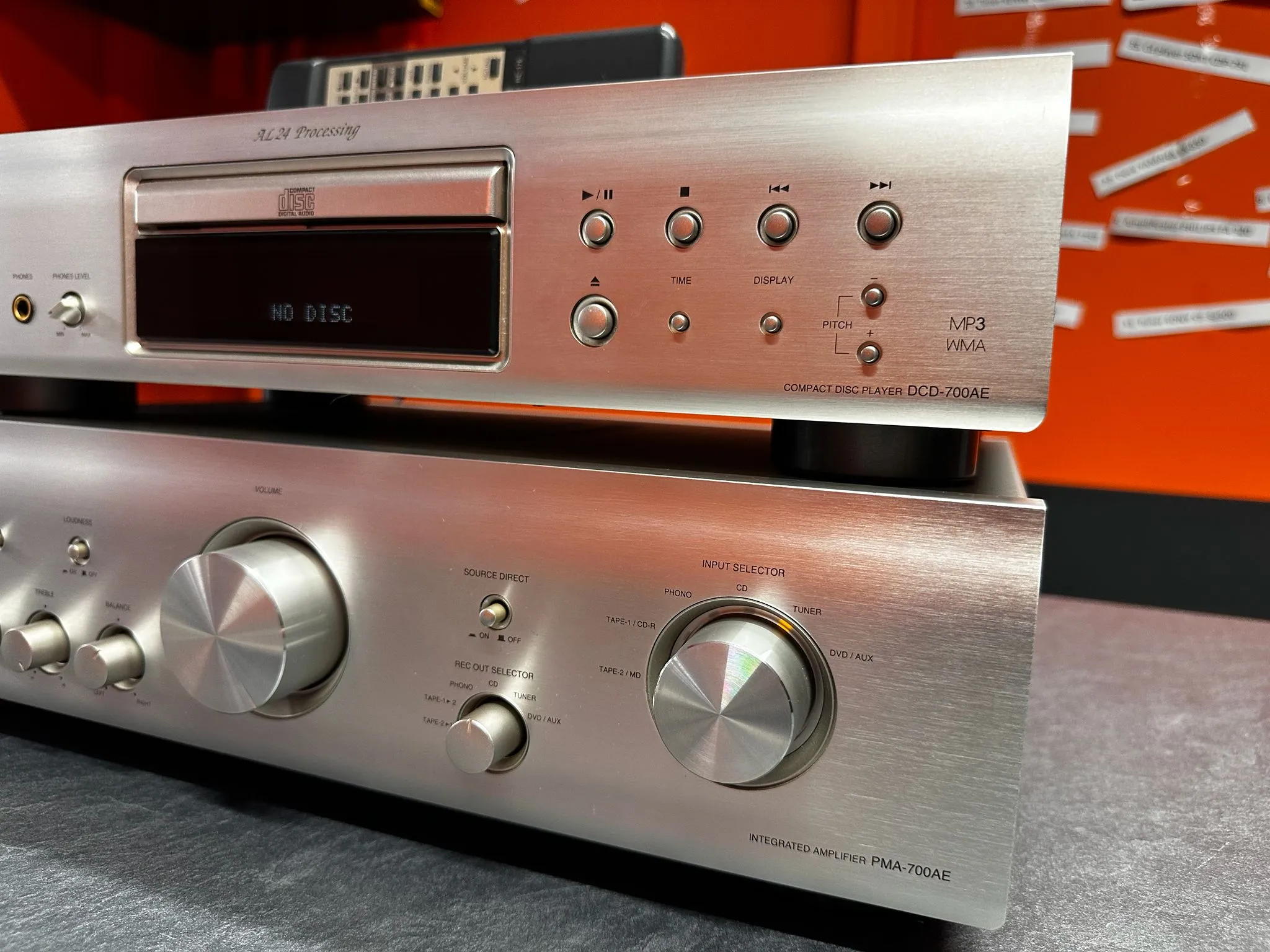 Set Amplificator si CD Player Denon PMA-700AE, DCD-700AE, 50 W, 8 OHm, 20Hz - 20kHz, THD 0.07, Format CD/MP3, Digital converter 24-bit, telecomanda, Silver - imagine 2