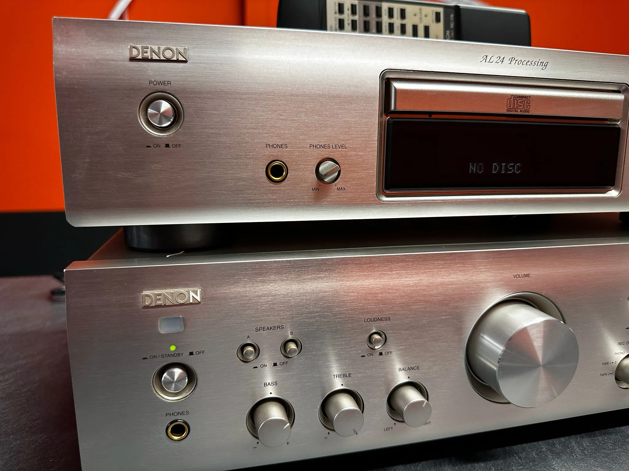 Set Amplificator si CD Player Denon PMA-700AE, DCD-700AE, 50 W, 8 OHm, 20Hz - 20kHz, THD 0.07, Format CD/MP3, Digital converter 24-bit, telecomanda, Silver - imagine 4