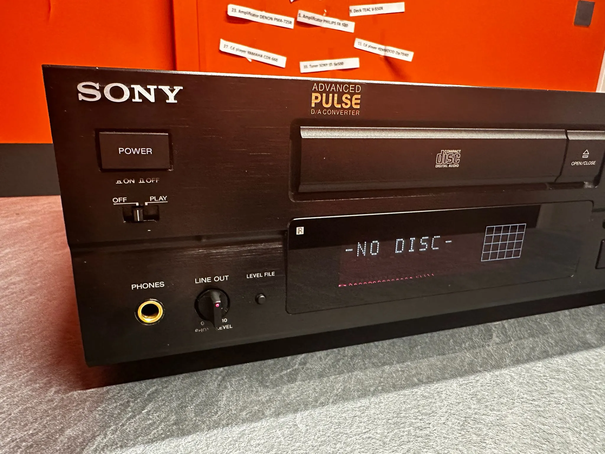 Stereo Compact Disc Player SONY CDP-X559ES, Format CD, 2Hz - 20kHz, mecanism KSS-272A, THD 0.001, 13 Kg, 1992, negru - imagine 3