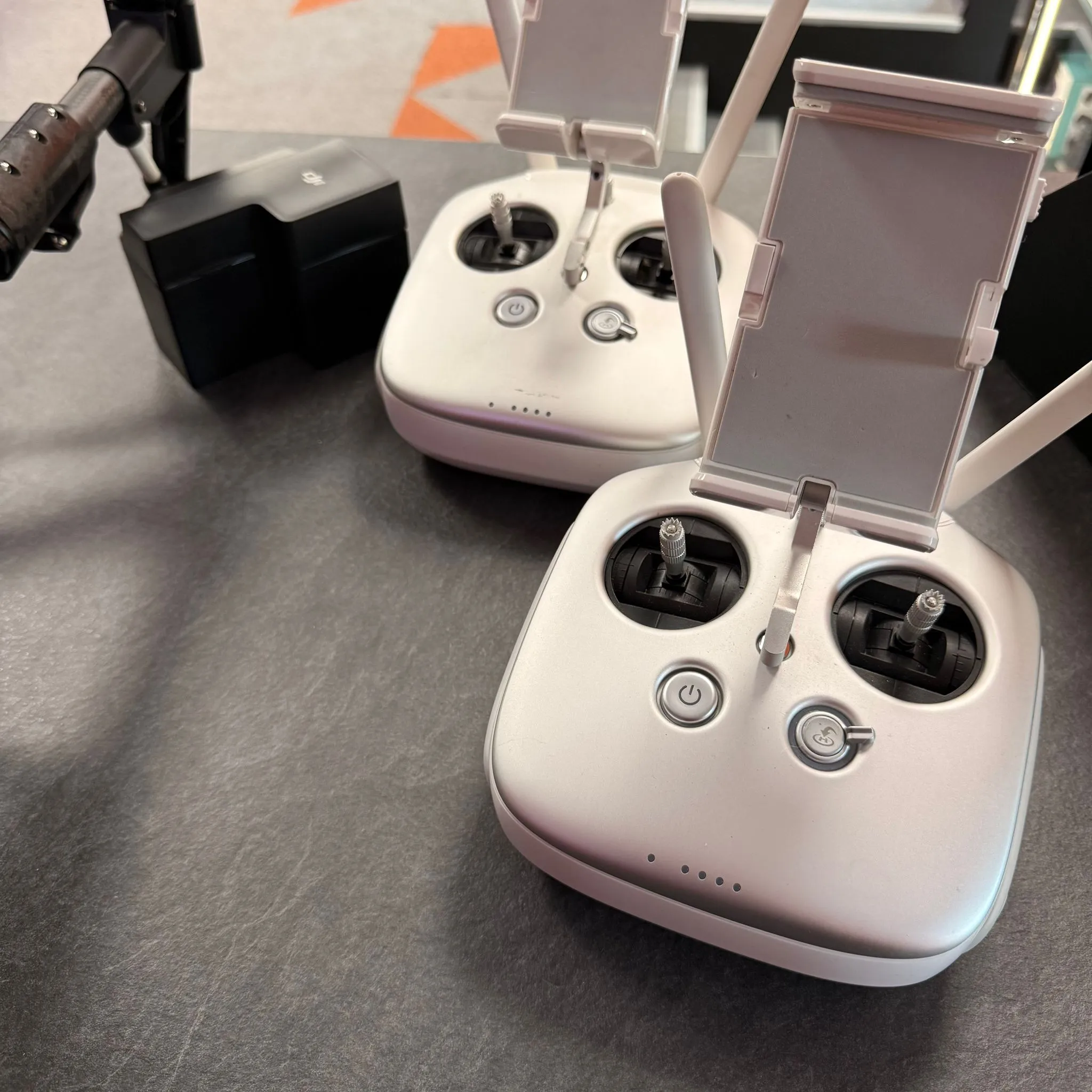 Drona DJI Inspire 1 V2.0, 4K UHD, Gimbal Zenmuse X3, 2 telecomenzi, Master/Slave, 1 acumulator, Cutie transport - imagine 2