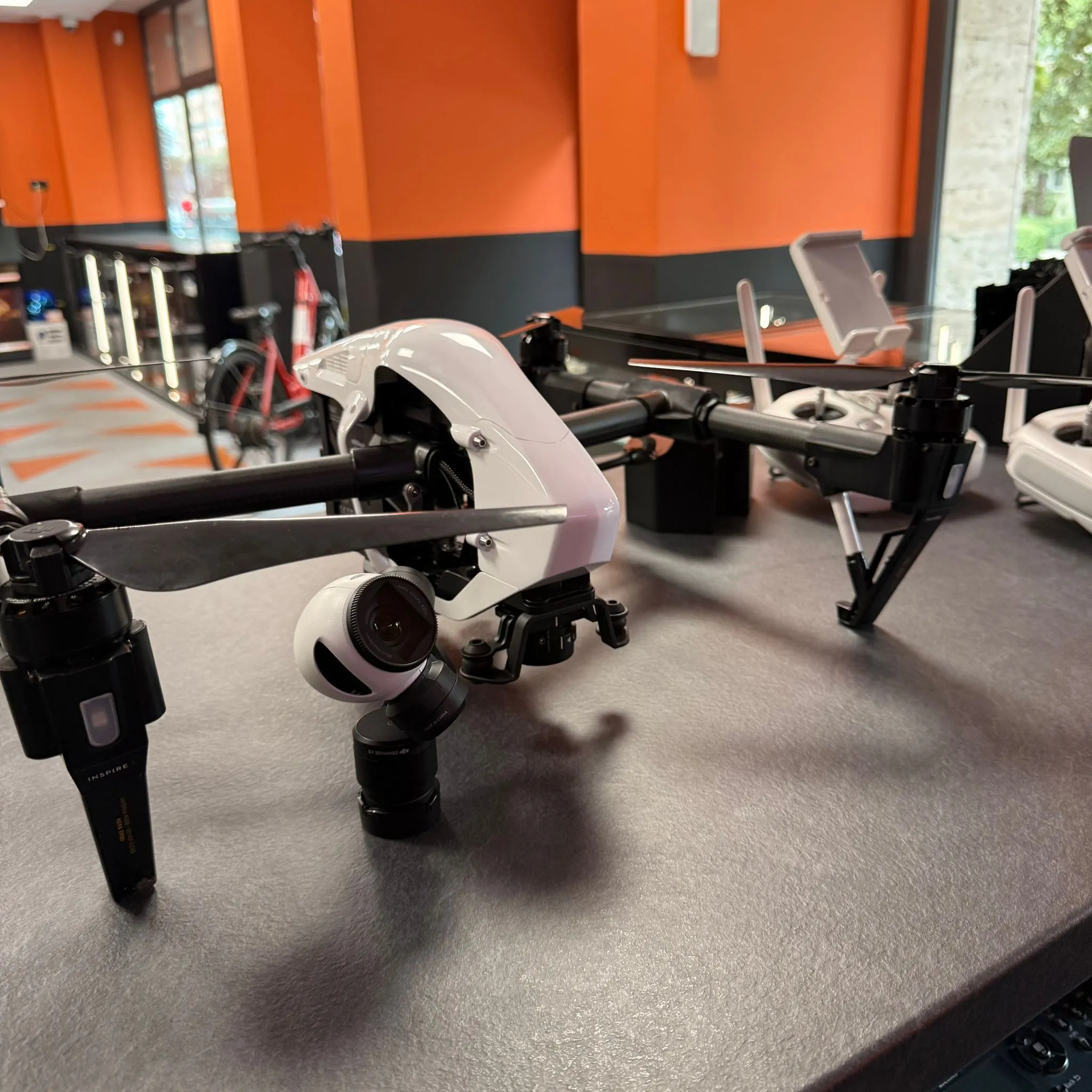 Drona DJI Inspire 1 V2.0, 4K UHD, Gimbal Zenmuse X3, 2 telecomenzi, Master/Slave, 1 acumulator, Cutie transport - imagine 3
