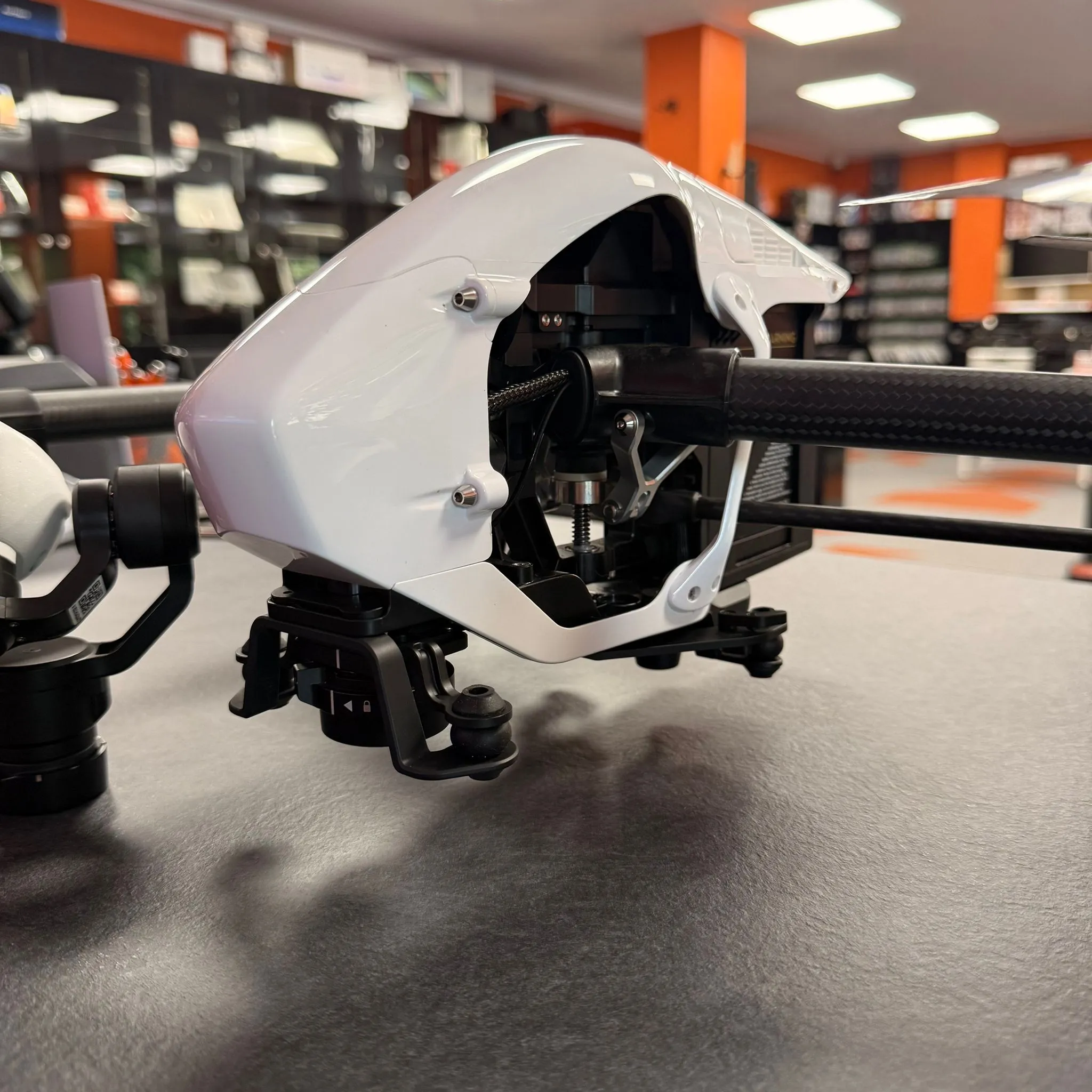 Drona DJI Inspire 1 V2.0, 4K UHD, Gimbal Zenmuse X3, 2 telecomenzi, Master/Slave, 1 acumulator, Cutie transport - imagine 4