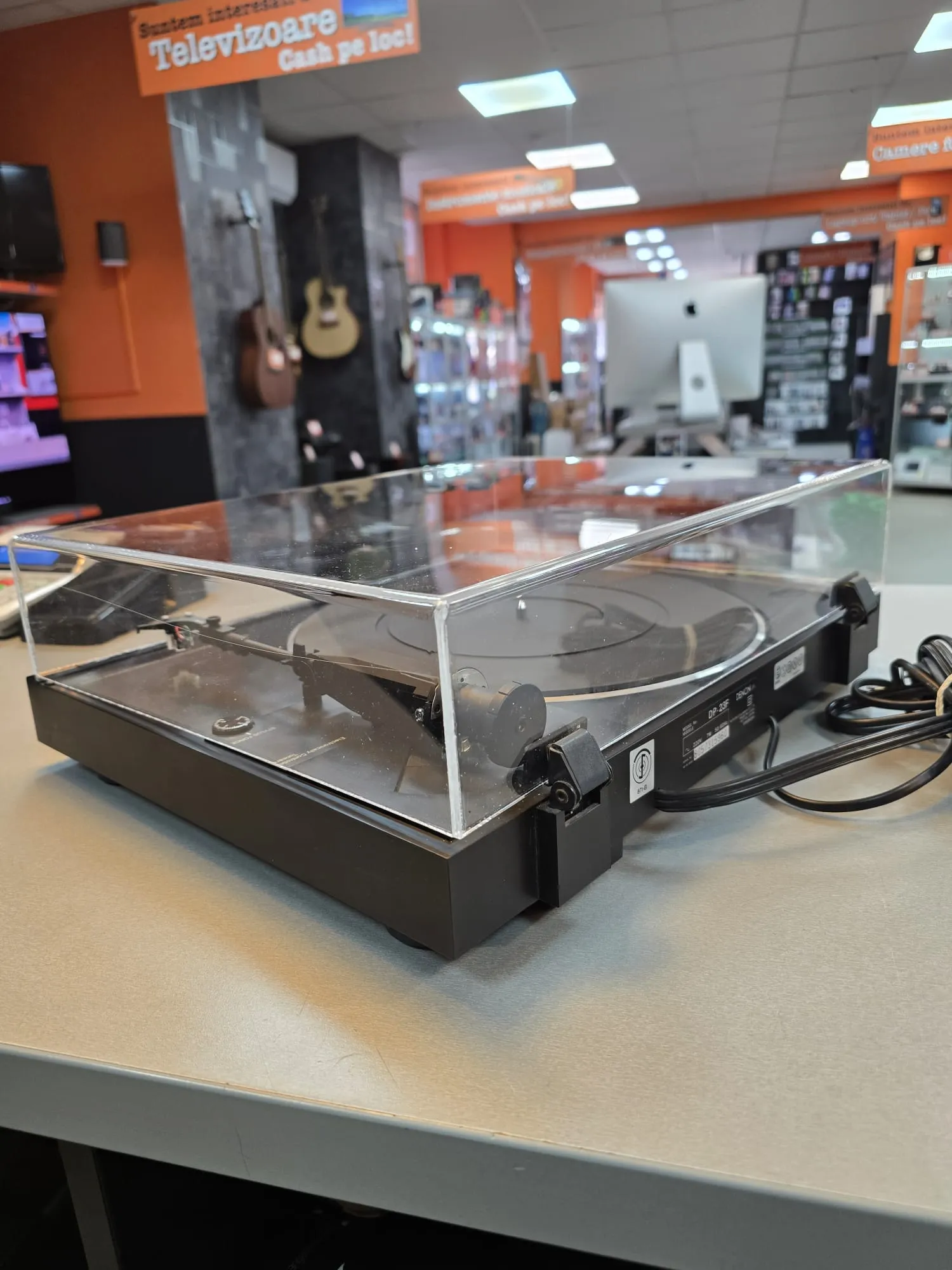 Pick-Up DENON DP-23F, 33.33/45RPM, Platou de Aluminiu 30Cm, Complet-Automat, Brat 220mm cu Servocontrol Electronic, Raport semnal-zgomot 75 dB, Quartz Lock Direct Drive, Consum 7 W, Alimentare Interna, Negru - imagine 2