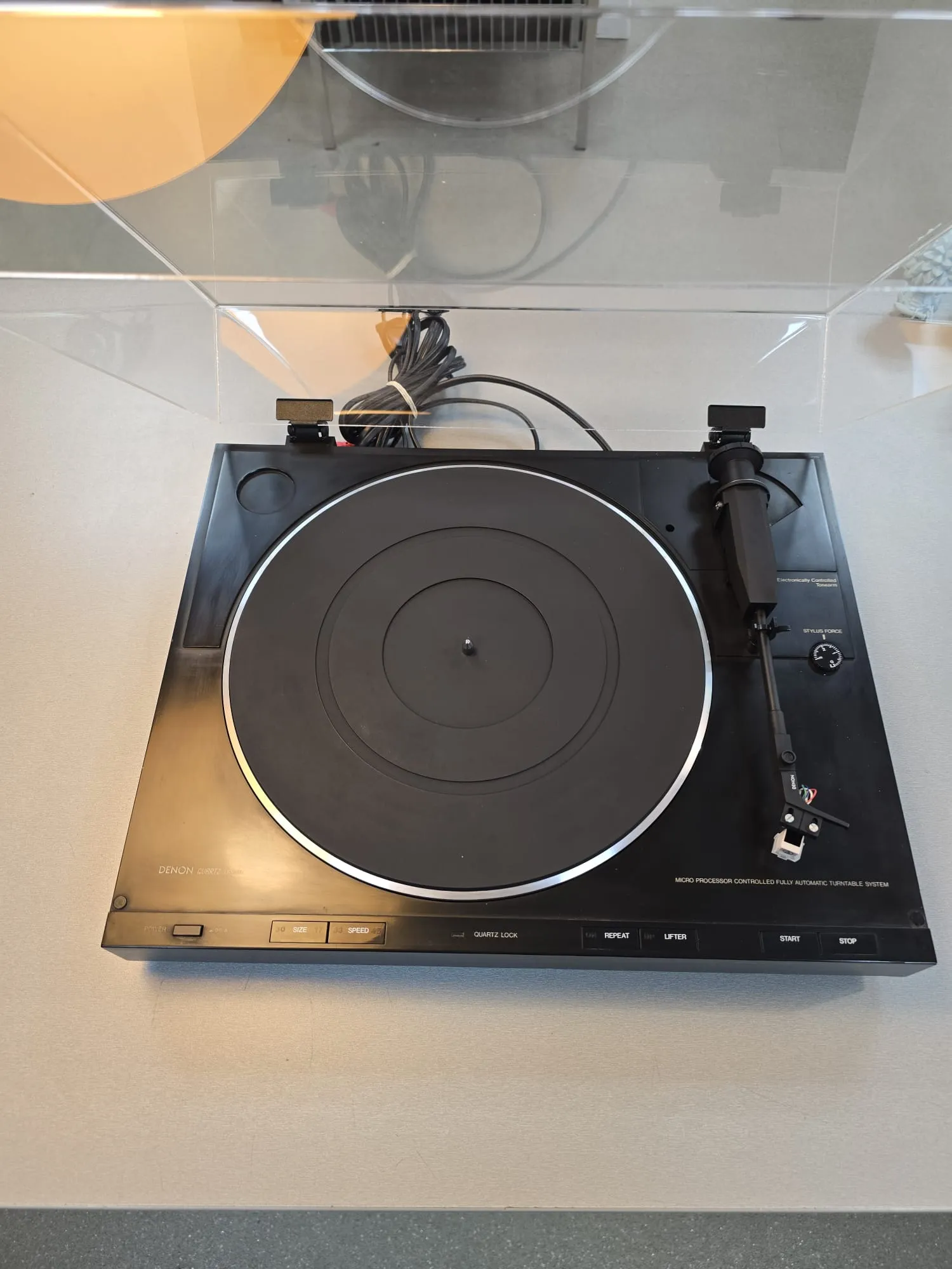 Pick-Up DENON DP-23F, 33.33/45RPM, Platou de Aluminiu 30Cm, Complet-Automat, Brat 220mm cu Servocontrol Electronic, Raport semnal-zgomot 75 dB, Quartz Lock Direct Drive, Consum 7 W, Alimentare Interna, Negru - imagine 4
