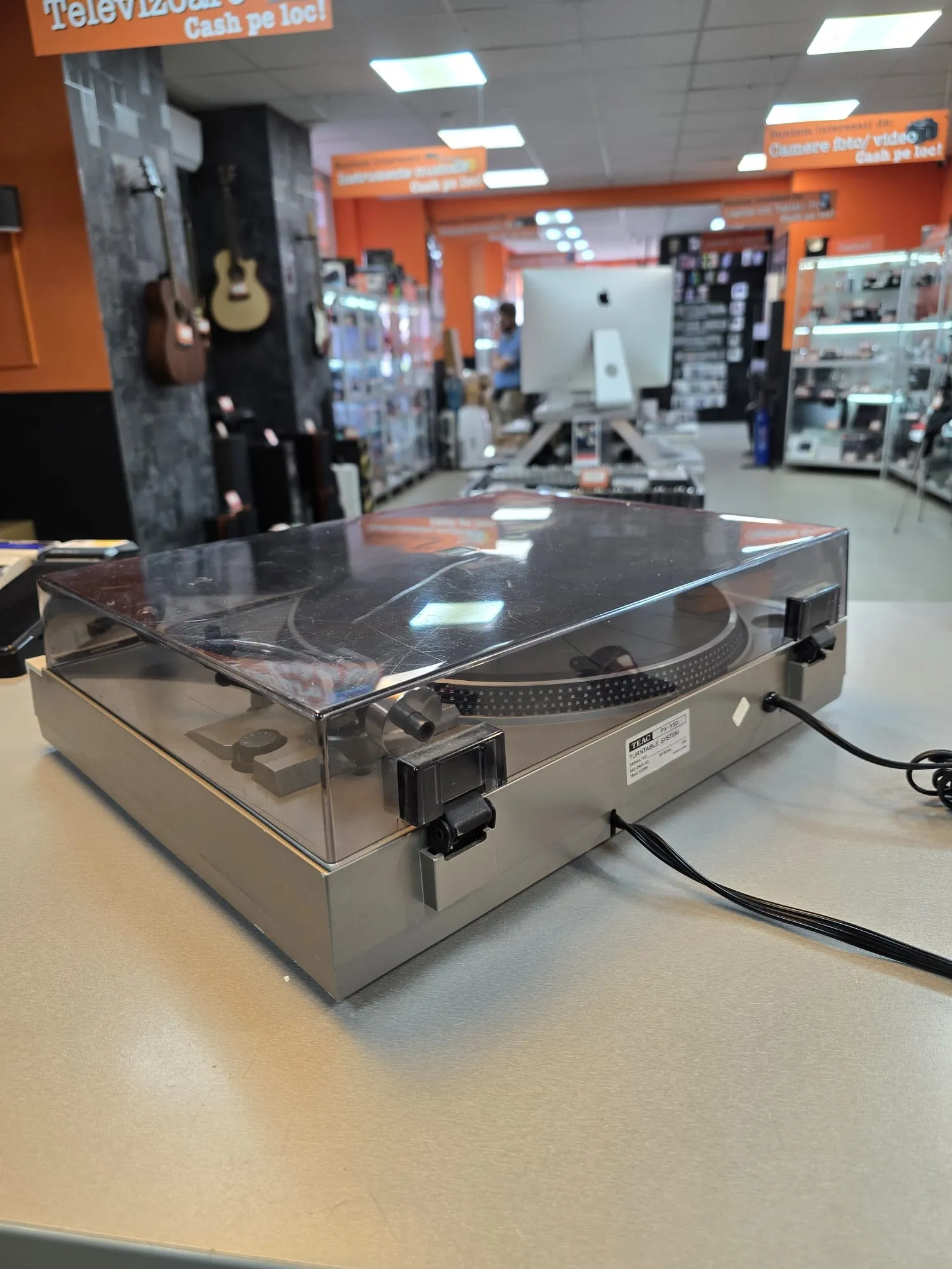 Pick-Up TEAC PX-550, 33.33/45RPM, Platou de Aluminiu 308mm, Complet-Automat, Brat 222mm in forma de S, Raport semnal-zgomot 63 dB, DC Servo Direct Drive, Consum 8 W, Alimentare Interna, Argintiu/Negru - imagine 2