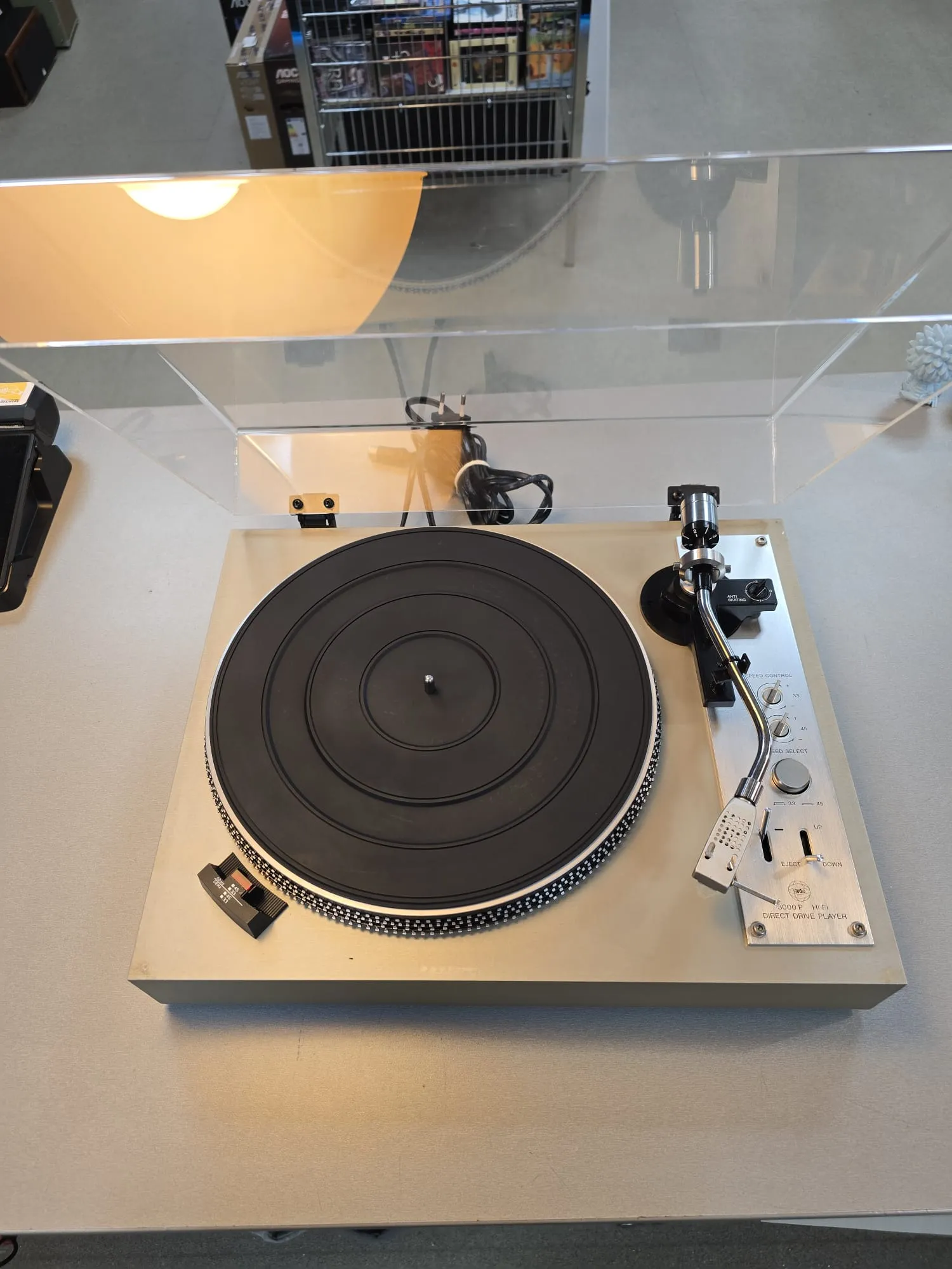 Pick-Up AUDIO STUDIO 3000P, 33.33/45RPM, Platou de Aluminiu 300mm, Semi-Automat, Brat 222mm, Raport semnal-zgomot 65 dB, Transmisie pe Curea, Consum 8 W, Alimentare Interna, Argintiu/Negru - imagine 2