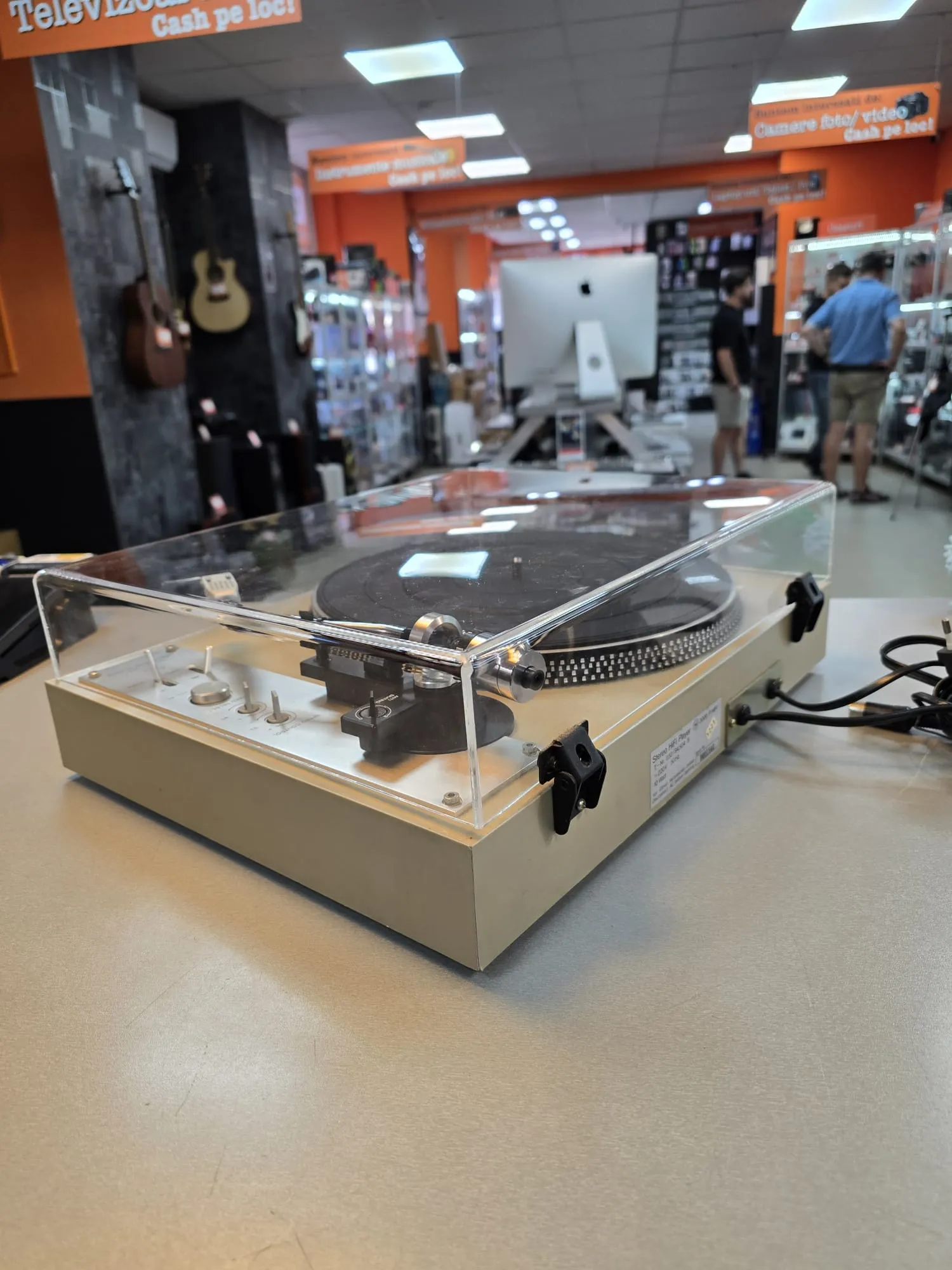 Pick-Up AUDIO STUDIO 3000P, 33.33/45RPM, Platou de Aluminiu 300mm, Semi-Automat, Brat 222mm, Raport semnal-zgomot 65 dB, Transmisie pe Curea, Consum 8 W, Alimentare Interna, Argintiu/Negru - imagine 3