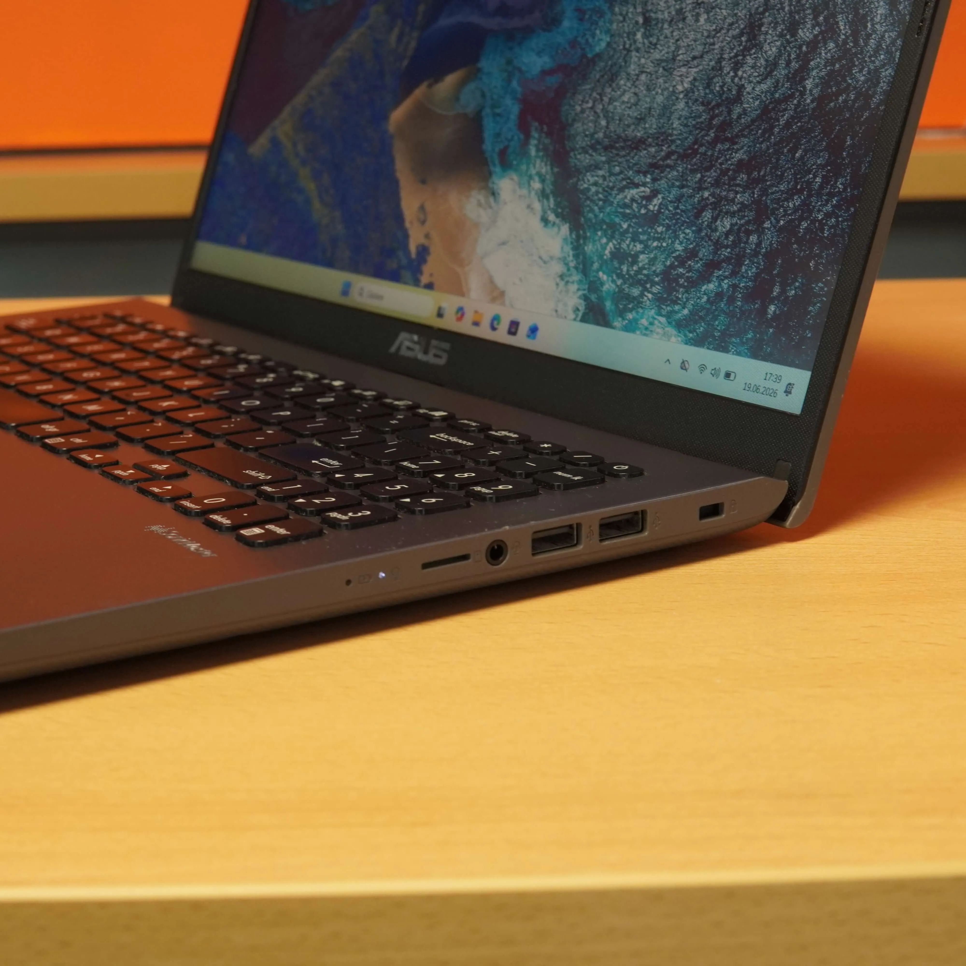 Asus X509F i7-8565u 8GB RAM, 512GB SSD, Intel UHD Graphics 620, (Defect Cosmetic) - imagine 4