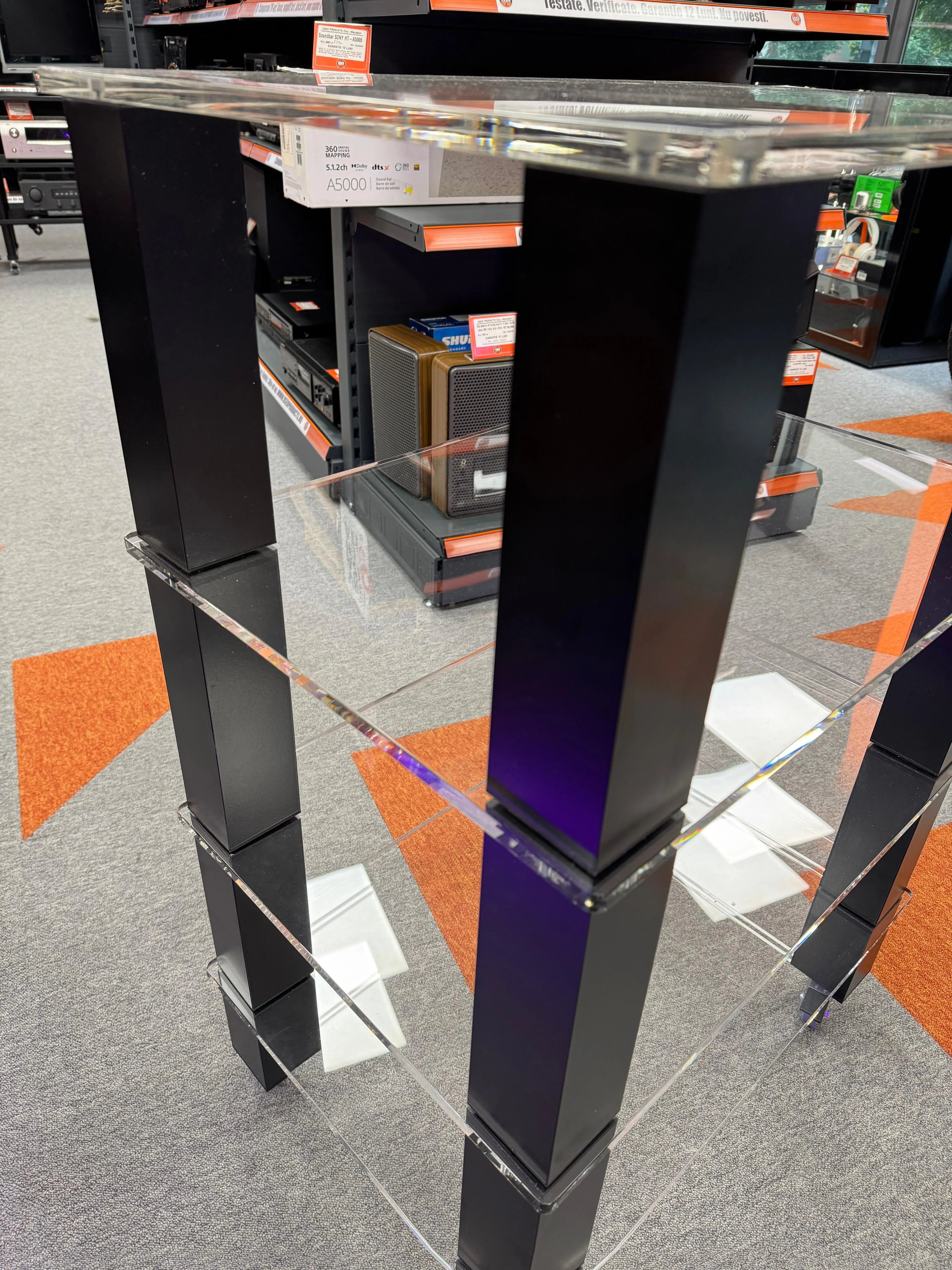 Rack expunere sisteme audio, 4 polite acril 65x45x90 cm, Profil aluminiu anodizat 7x7cm, Roti - imagine 2