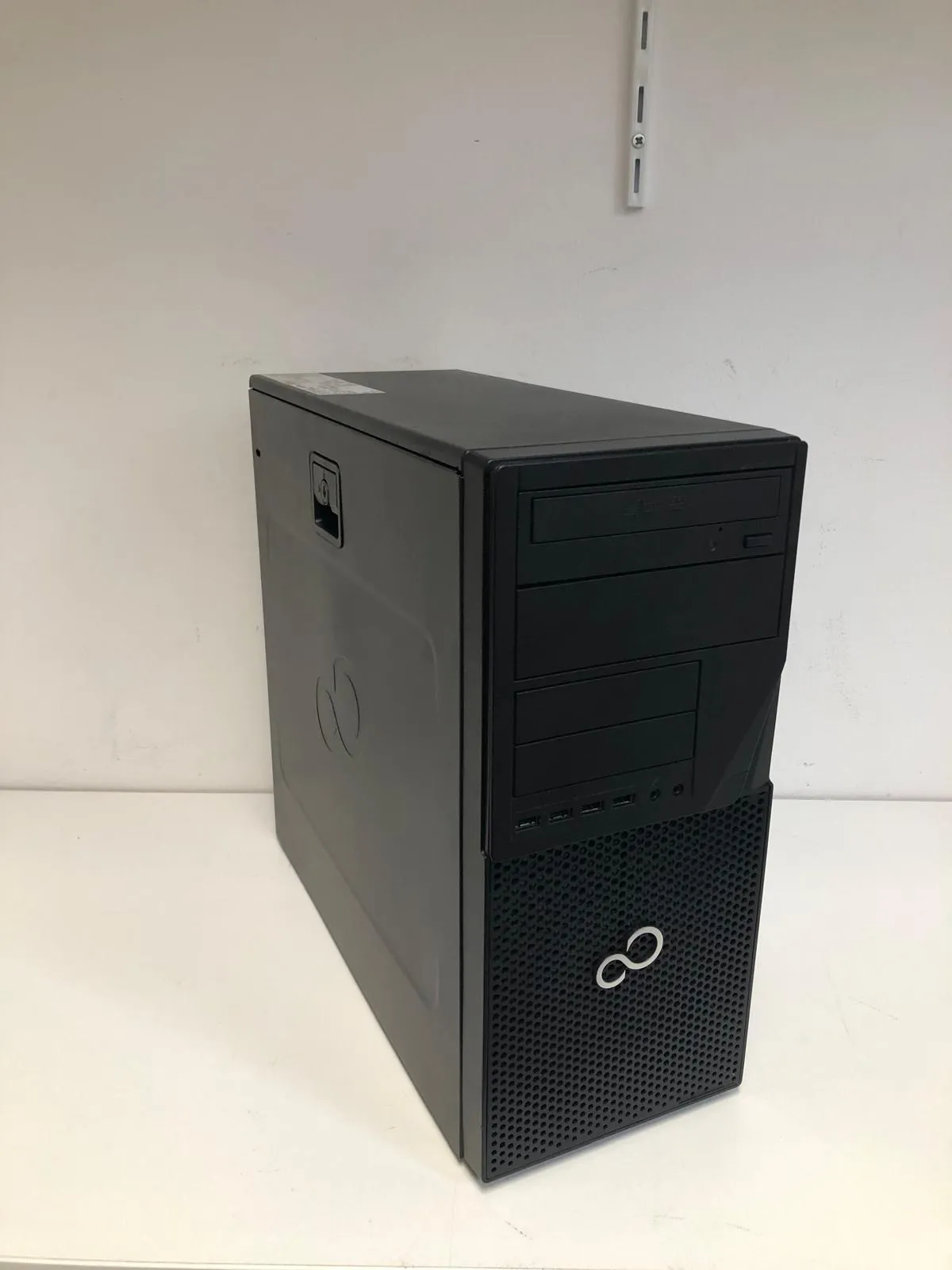 Unitate Desktop Fujitsu, Intel Core i3 6100, 8 Gb RAM DDR4, 750 Gb HDD, Intel HD Graphics, VGA, DP - imagine 3