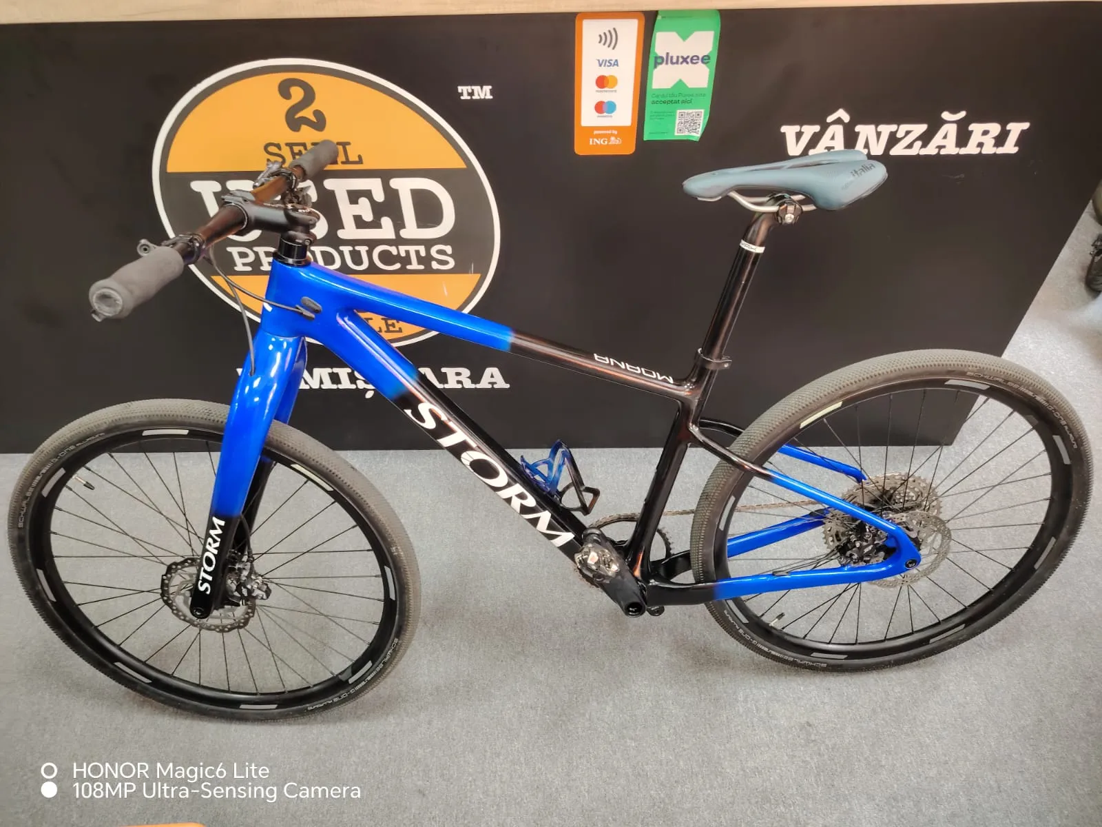 Bicicleta Gravel Storm Moana Carbon, Marime M, Roti 27.5 Inch, Frane pe disc Hidraulice Shimano Deore XT, 1x 12 Viteze, Schimbator SRAM Rival AXS, Albastru/Negru