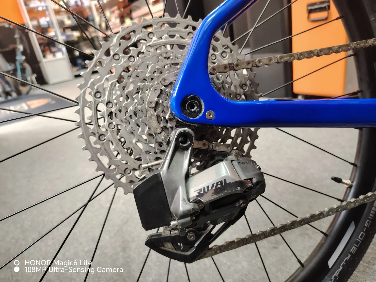 Bicicleta Gravel Storm Moana Carbon, Marime M, Roti 27.5 Inch, Frane pe disc Hidraulice Shimano Deore XT, 1x 12 Viteze, Schimbator SRAM Rival AXS, Albastru/Negru - imagine 5