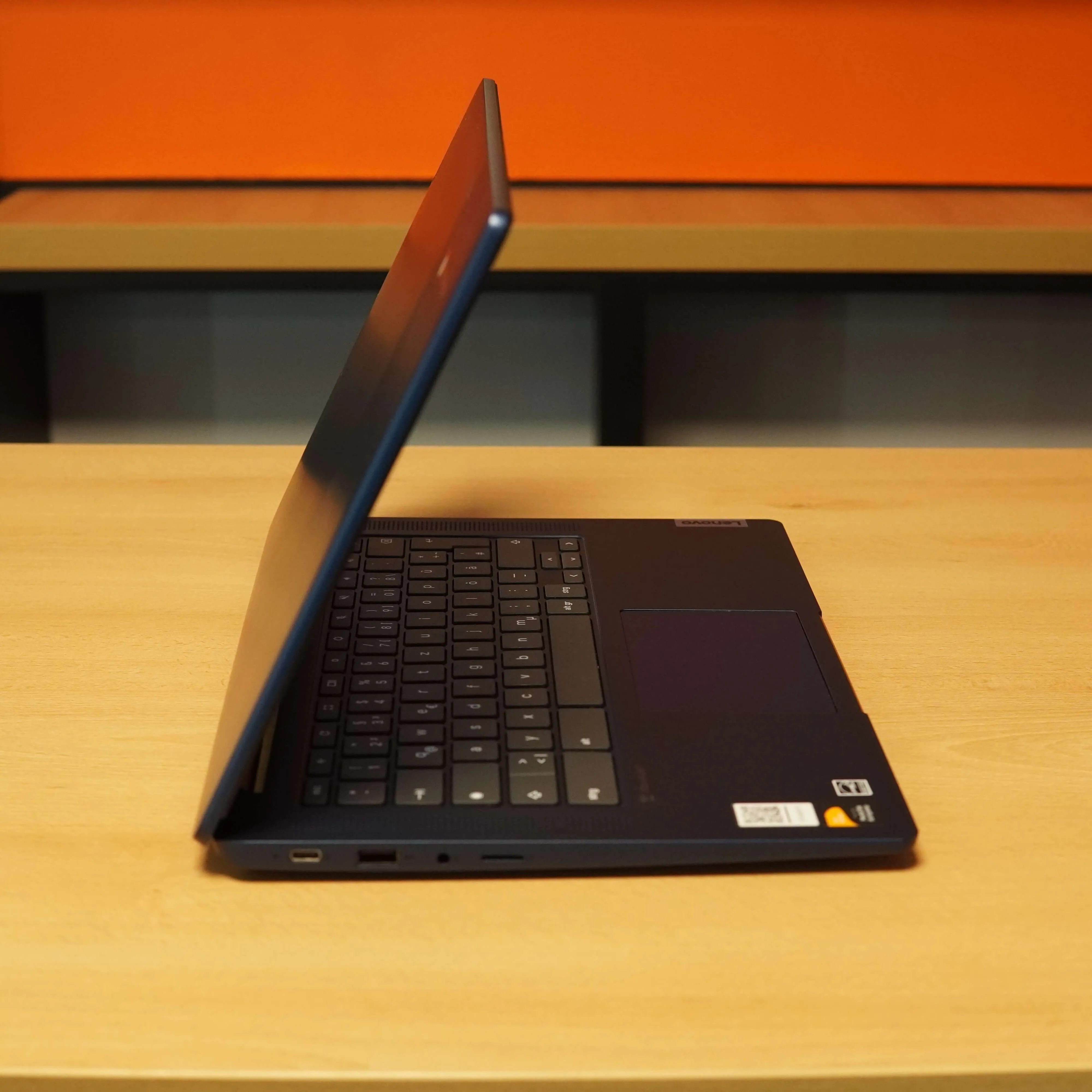 Lenovo Chromebook IdeaPad Slim 3 14M868, 14'', MediaTek Kompanio 520 8-Core, 8 GB, 128 GB SSD, Albastu, Tastatura QWERTZ - imagine 5
