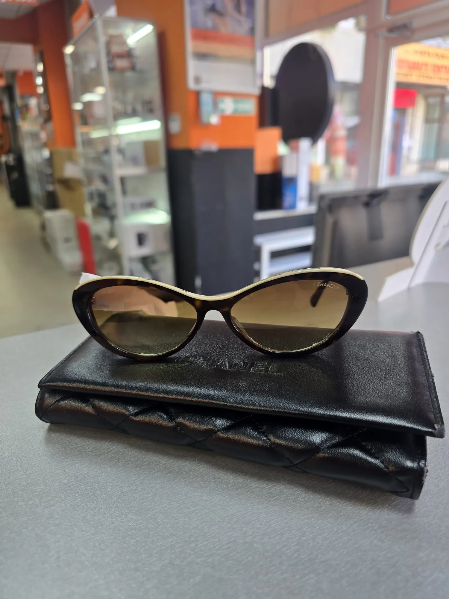 Ochelari de Soare Chanel Oval CH5416, Polarizati, Lungime Lentila 57 mm, Punte Nazala 17 mm, Lungime Bratelor 140 mm, Brown