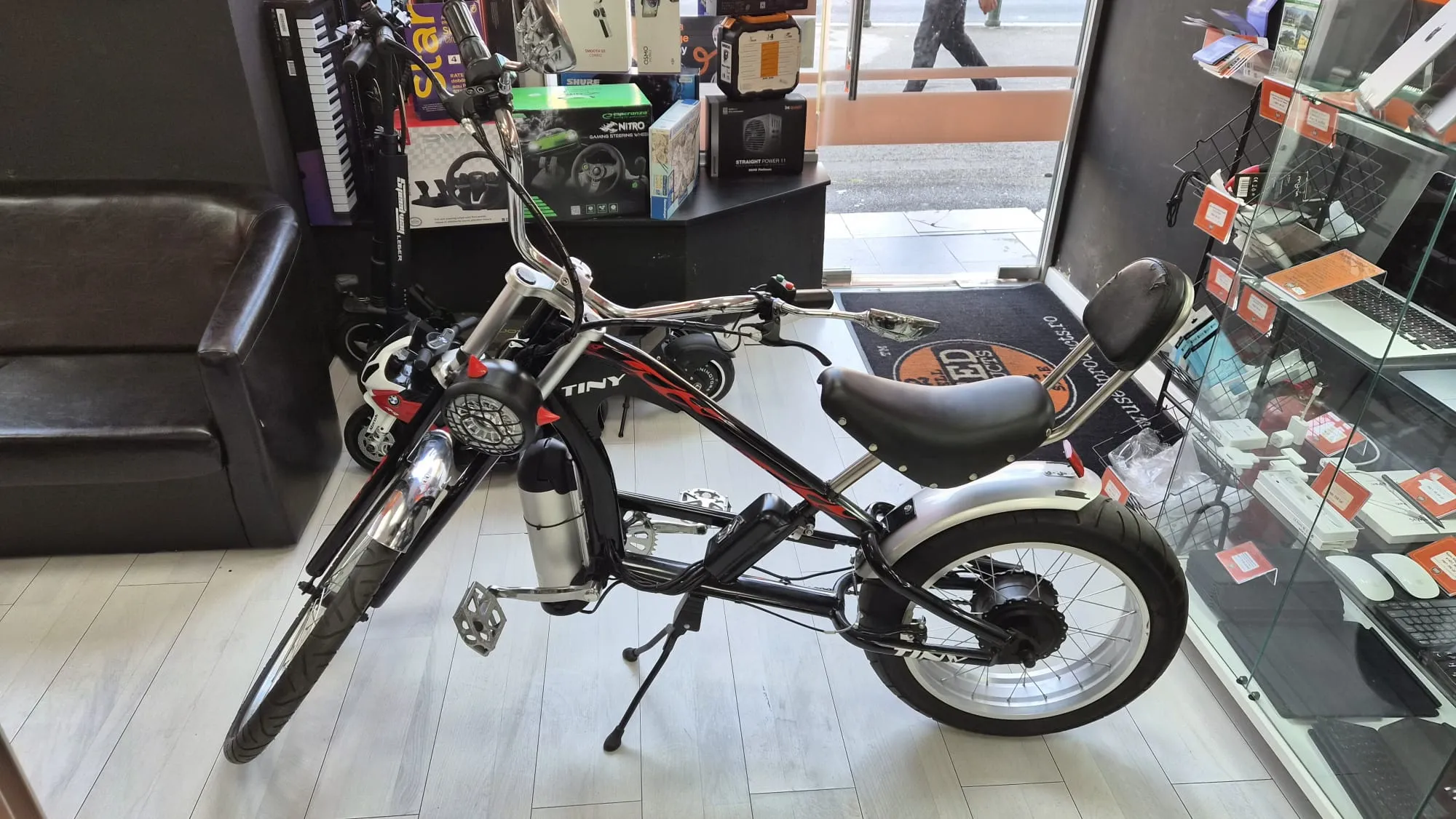 Bicicleta Electrica Domekit E-Bike, 350W, 35-50 km/H, Sustine pana la 140 kg, Autonomie pana la 25 km, Cadru din otel cu carbon ridicat, Roata Fata 24 inch, Roata Spate 20 inch, Cheie pornire bicicleta, Far, Claxon, Negru/ Rosu - imagine 2