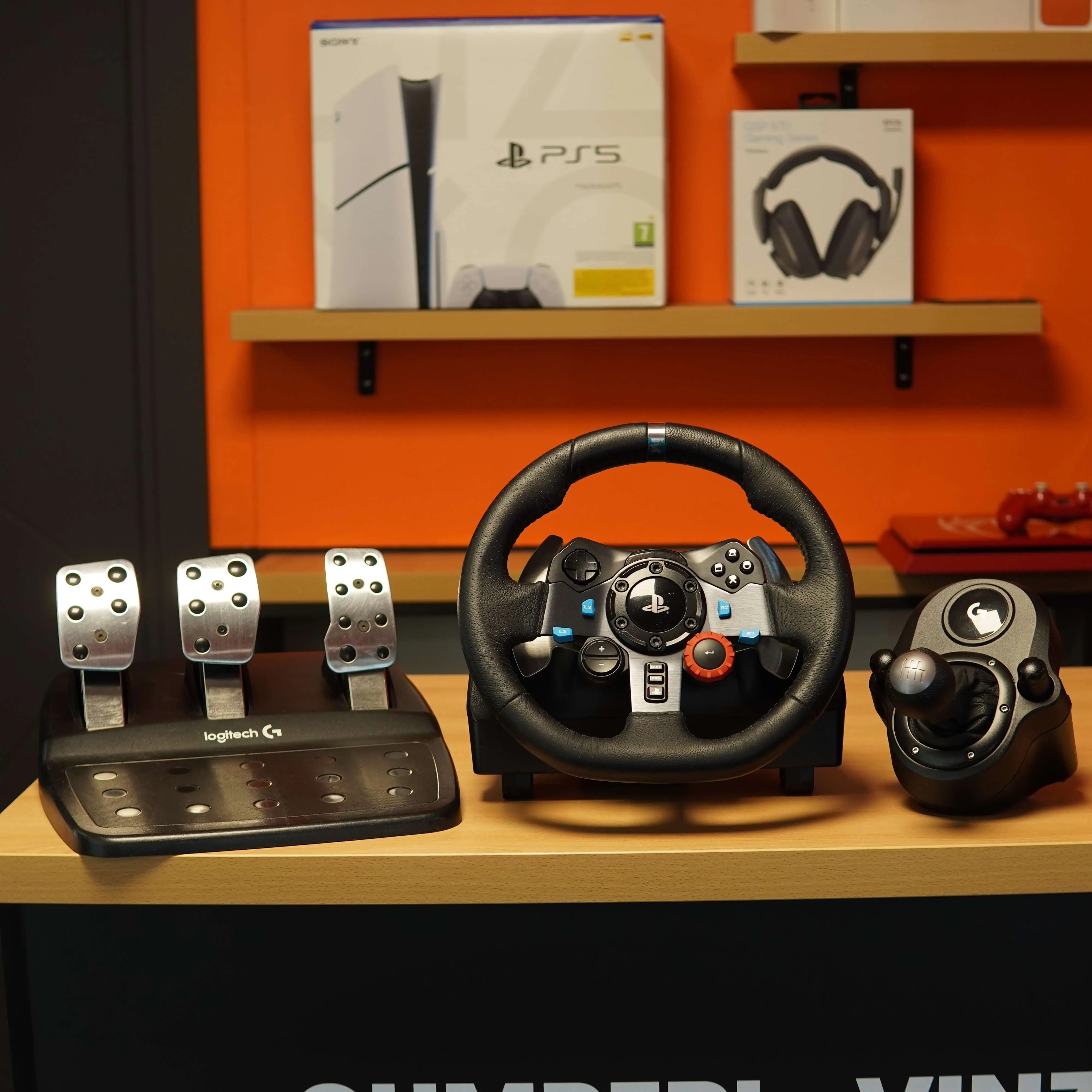 Volan cu Pedale + Schimbator Logitech G29 Driving Force pentru PC, PS3, PS4, PS5 - imagine 3