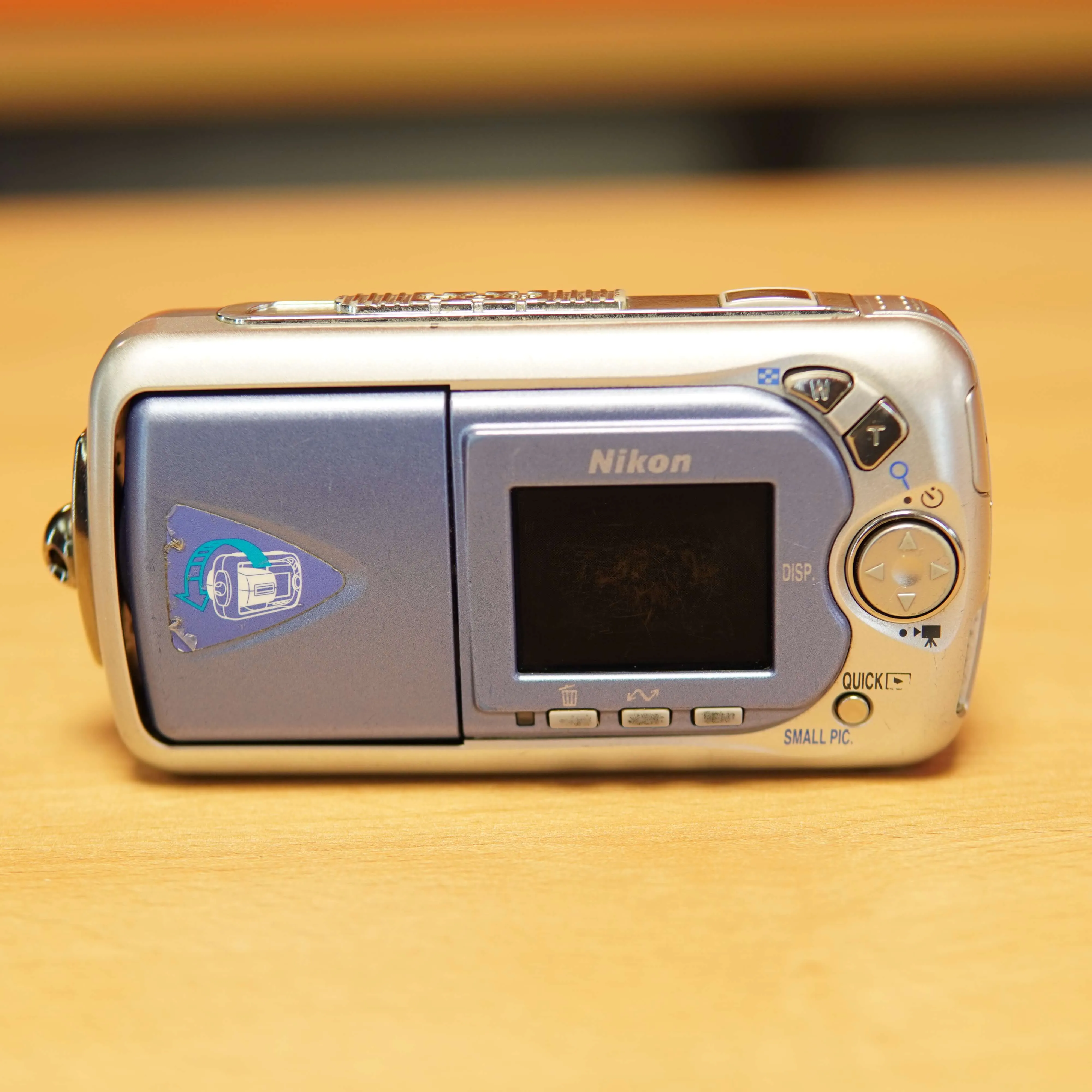 Camera Digitala Vintage Nikon Coolpix 2500, Obiectiv Rotativ, 2 MP, 3x Optical Zoom + Card Compact Flash - imagine 3