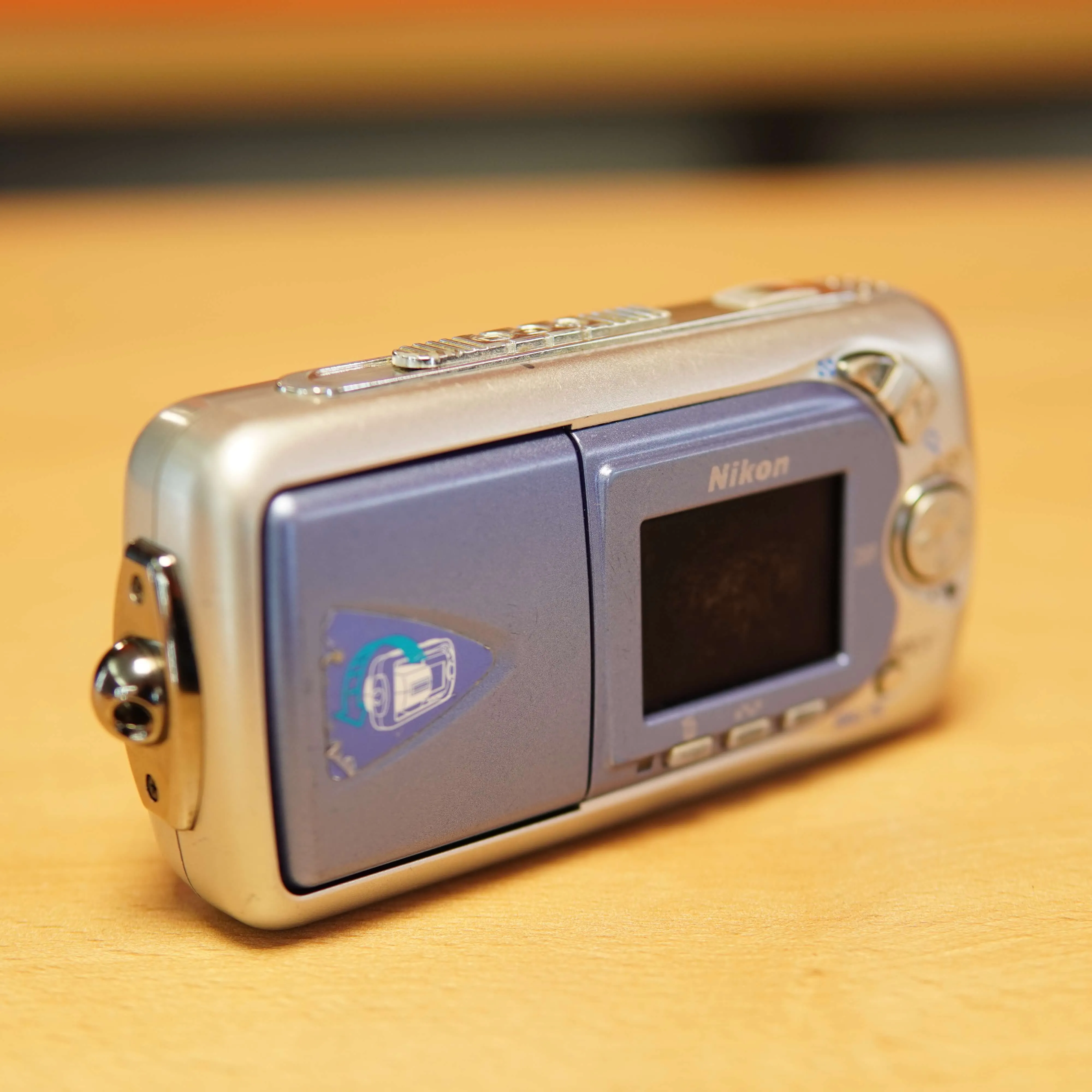 Camera Digitala Vintage Nikon Coolpix 2500, Obiectiv Rotativ, 2 MP, 3x Optical Zoom + Card Compact Flash - imagine 5