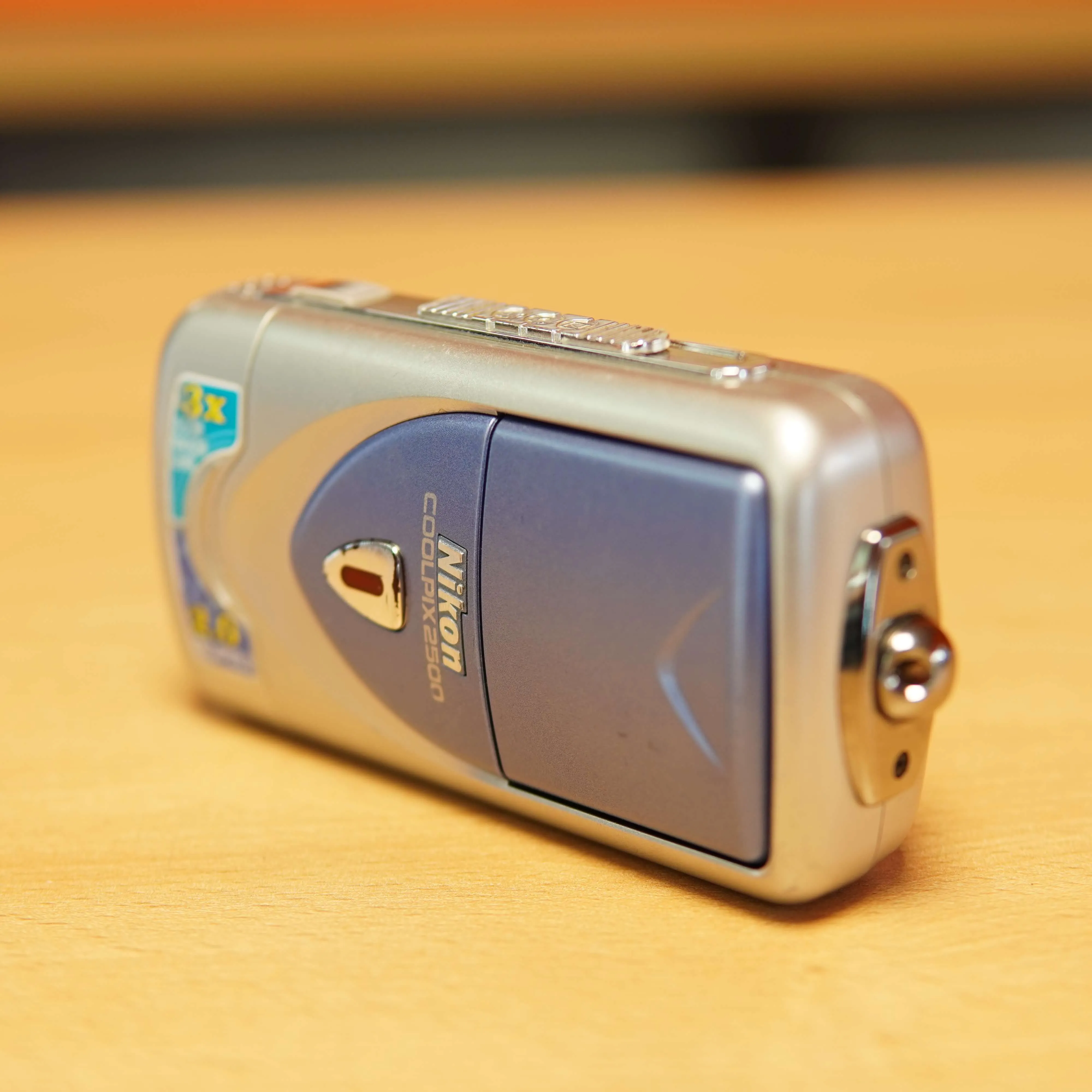 Camera Digitala Vintage Nikon Coolpix 2500, Obiectiv Rotativ, 2 MP, 3x Optical Zoom + Card Compact Flash - imagine 7