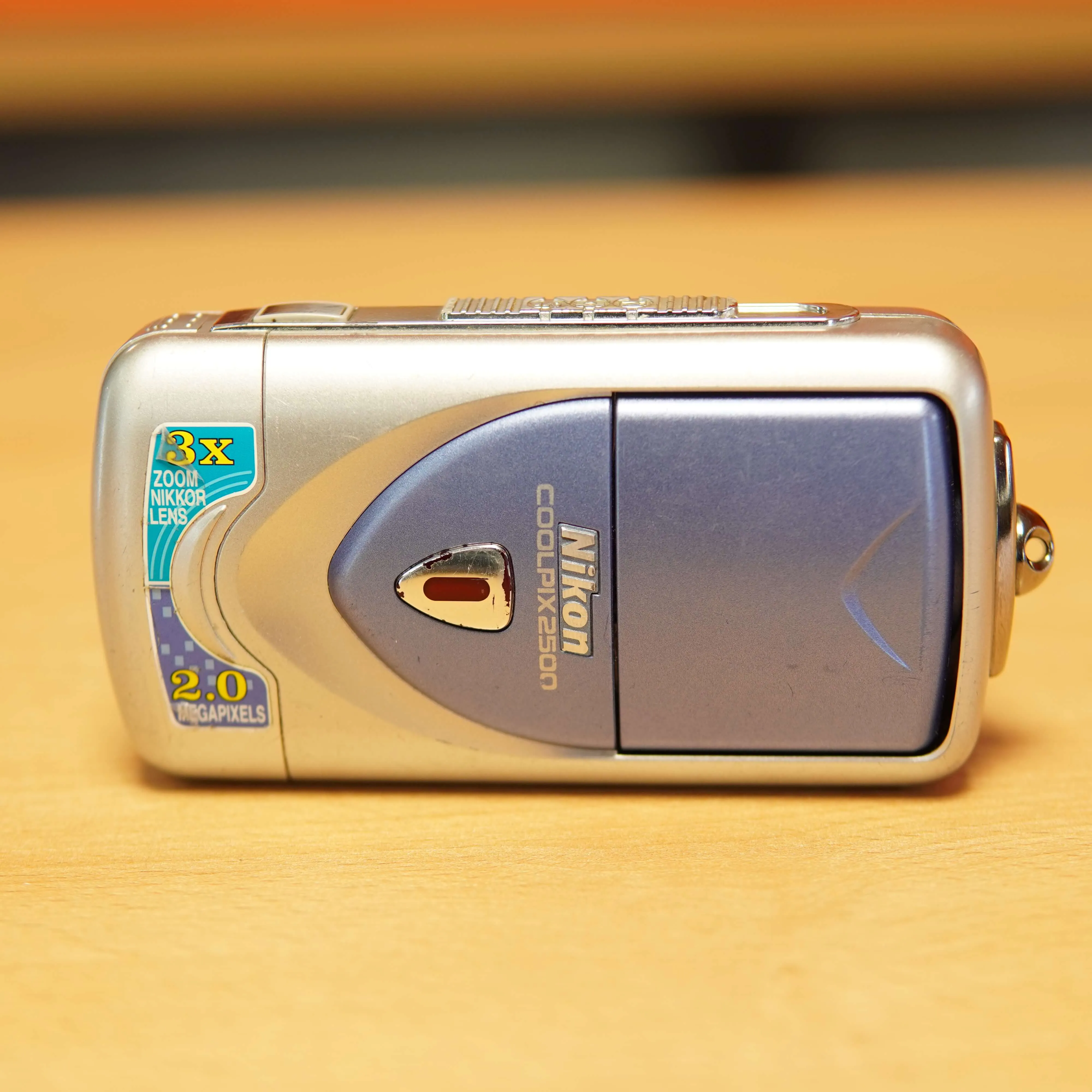 Camera Digitala Vintage Nikon Coolpix 2500, Obiectiv Rotativ, 2 MP, 3x Optical Zoom + Card Compact Flash - imagine 2