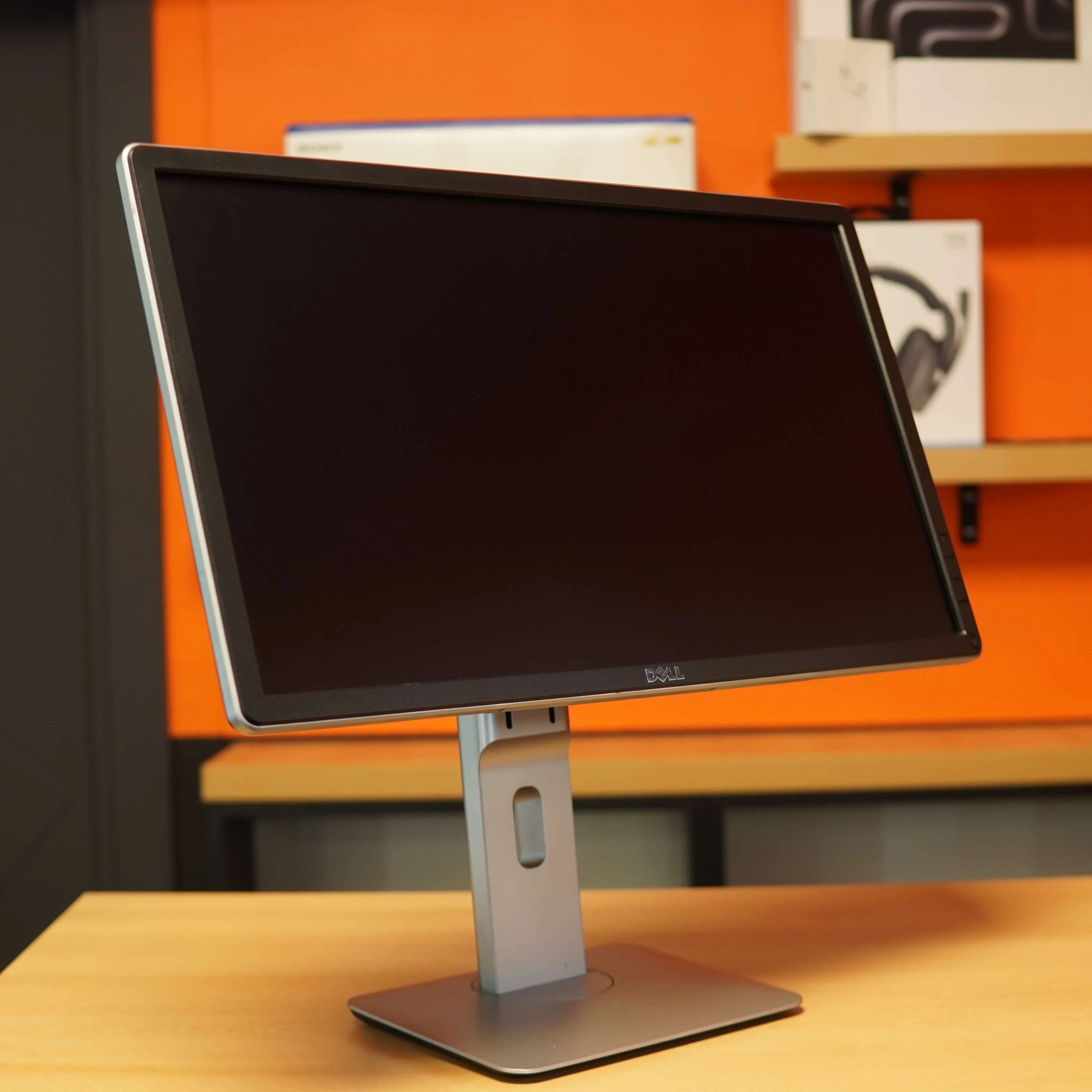 Monitor DELL P2314HT, 23 inch LED, 1920 x 1080, DVI, VGA, DisplayPort, Widescreen Full HD - imagine 4