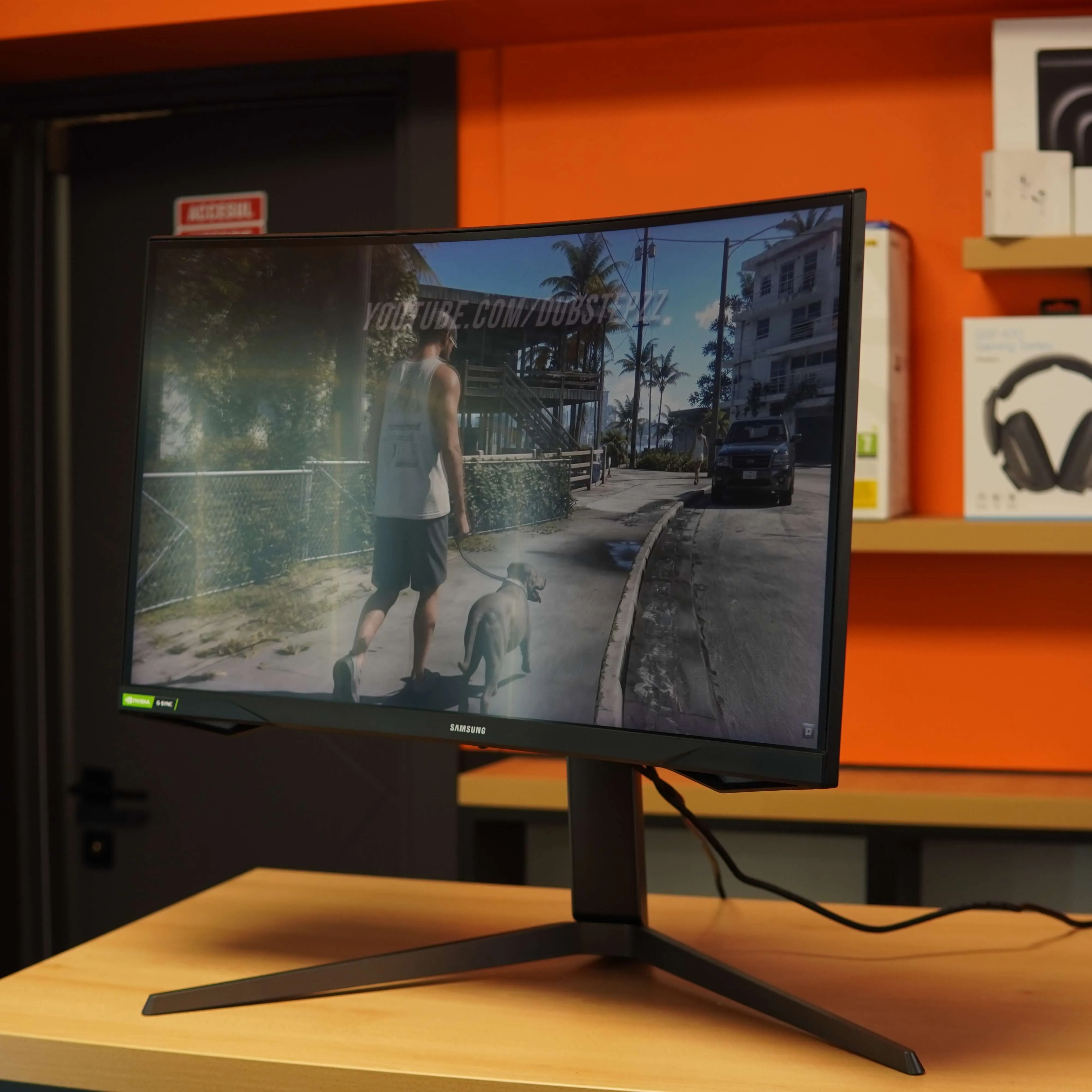 Monitor Curbat Gaming Odyssey G7 27", WQHD, DisplayPort, QLED VA Samsung 1ms, 240Hz, G-Sync, Negru - imagine 3
