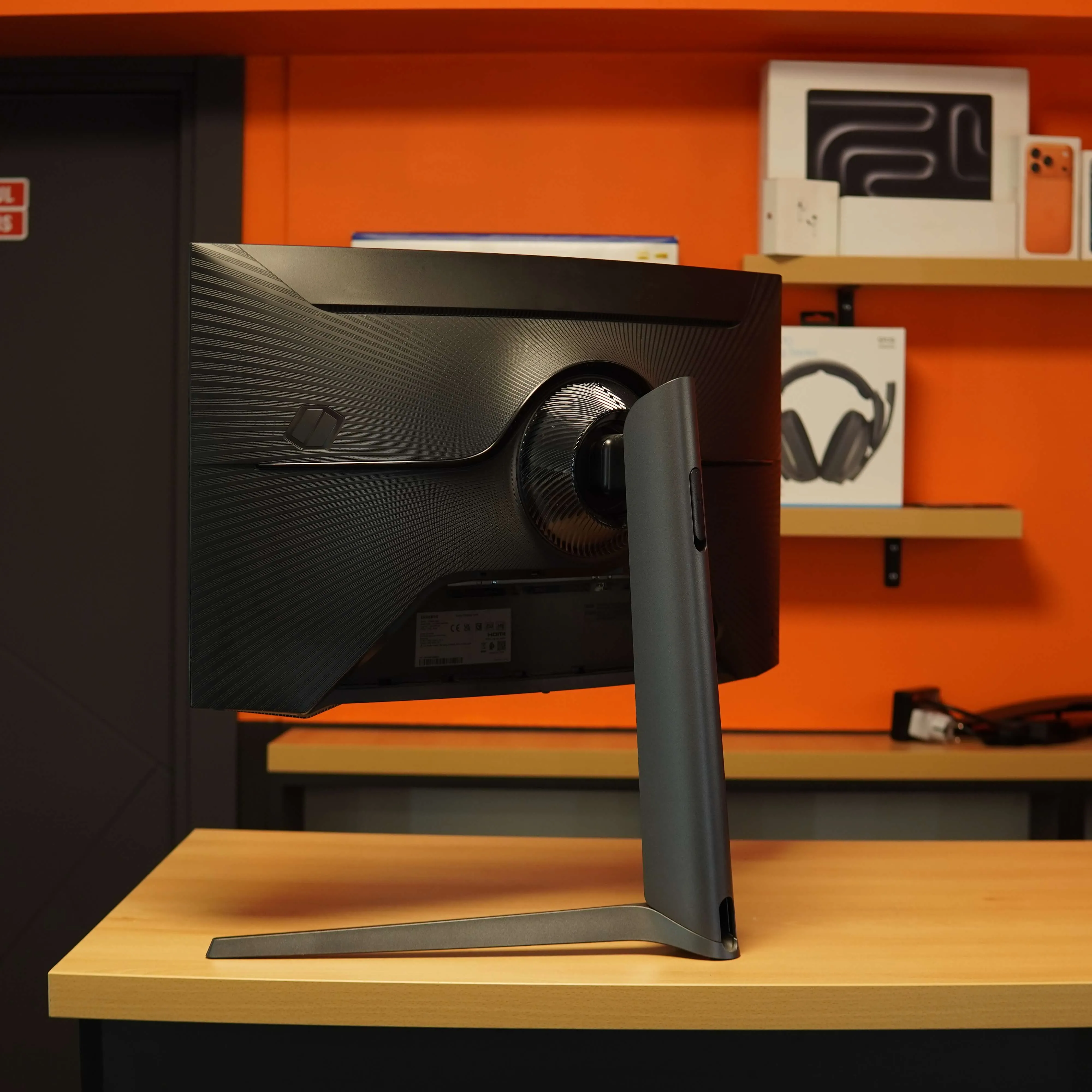 Monitor Curbat Gaming Odyssey G7 27", WQHD, DisplayPort, QLED VA Samsung 1ms, 240Hz, G-Sync, Negru - imagine 5