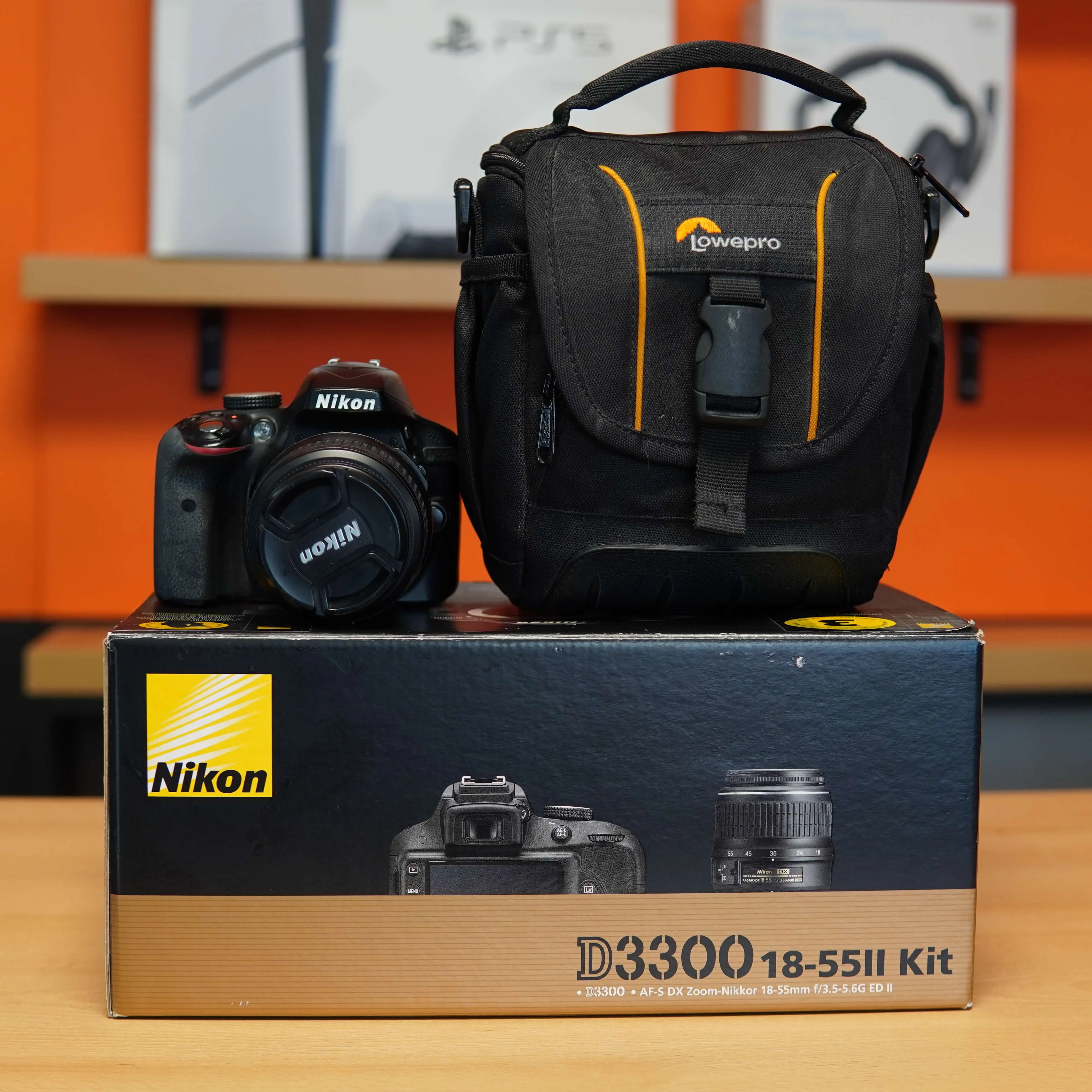 Aparat Foto Nikon D3300 + Obiectiv AF-S DX Nikkor ED 18-55mm 1:3.5-5.6 G II, Negru