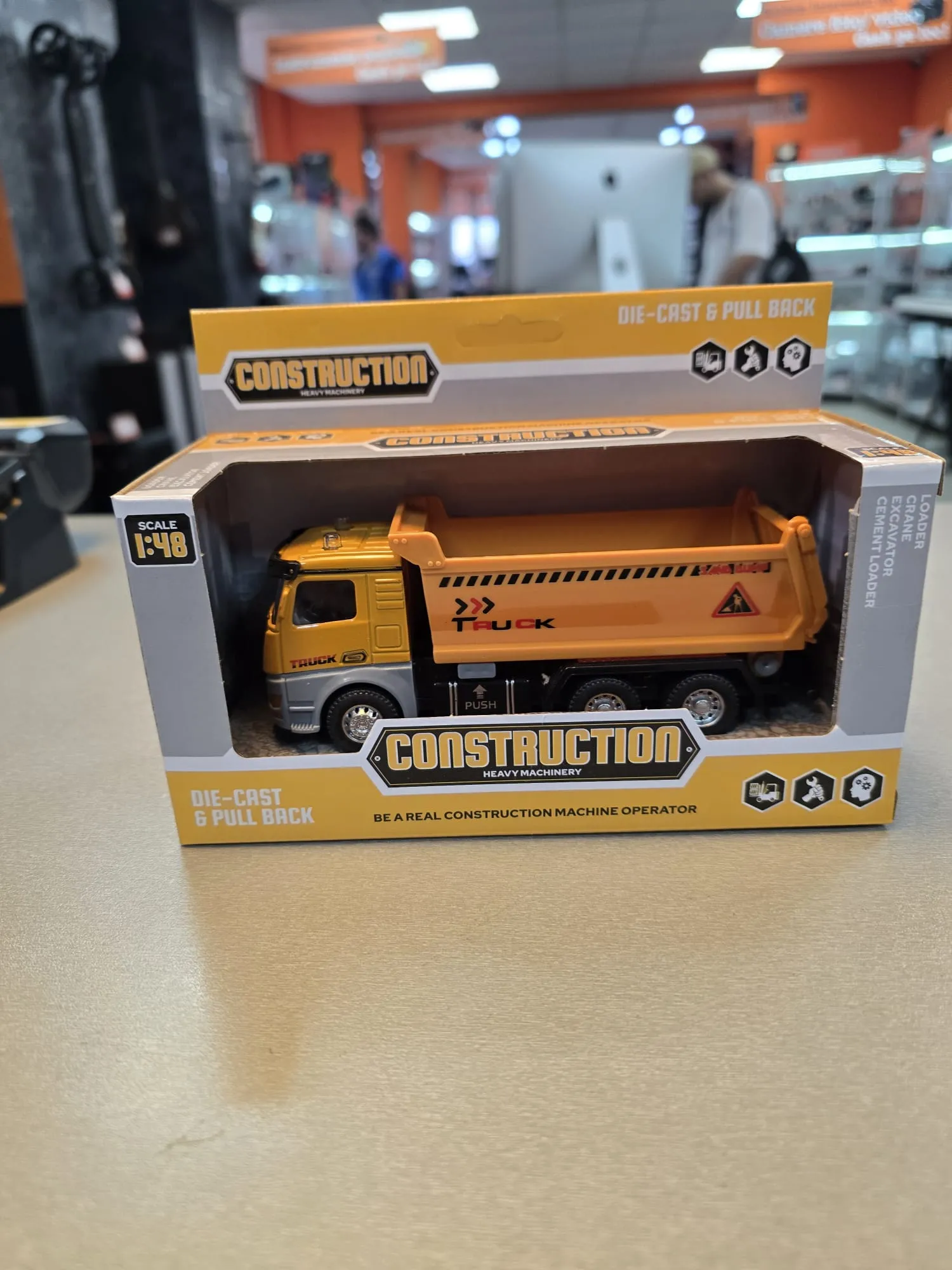Macheta Basculanta Construction Heavy Machinery, Die Cast, Actionare Prin Tragere, Componente Interactive, 1:48
