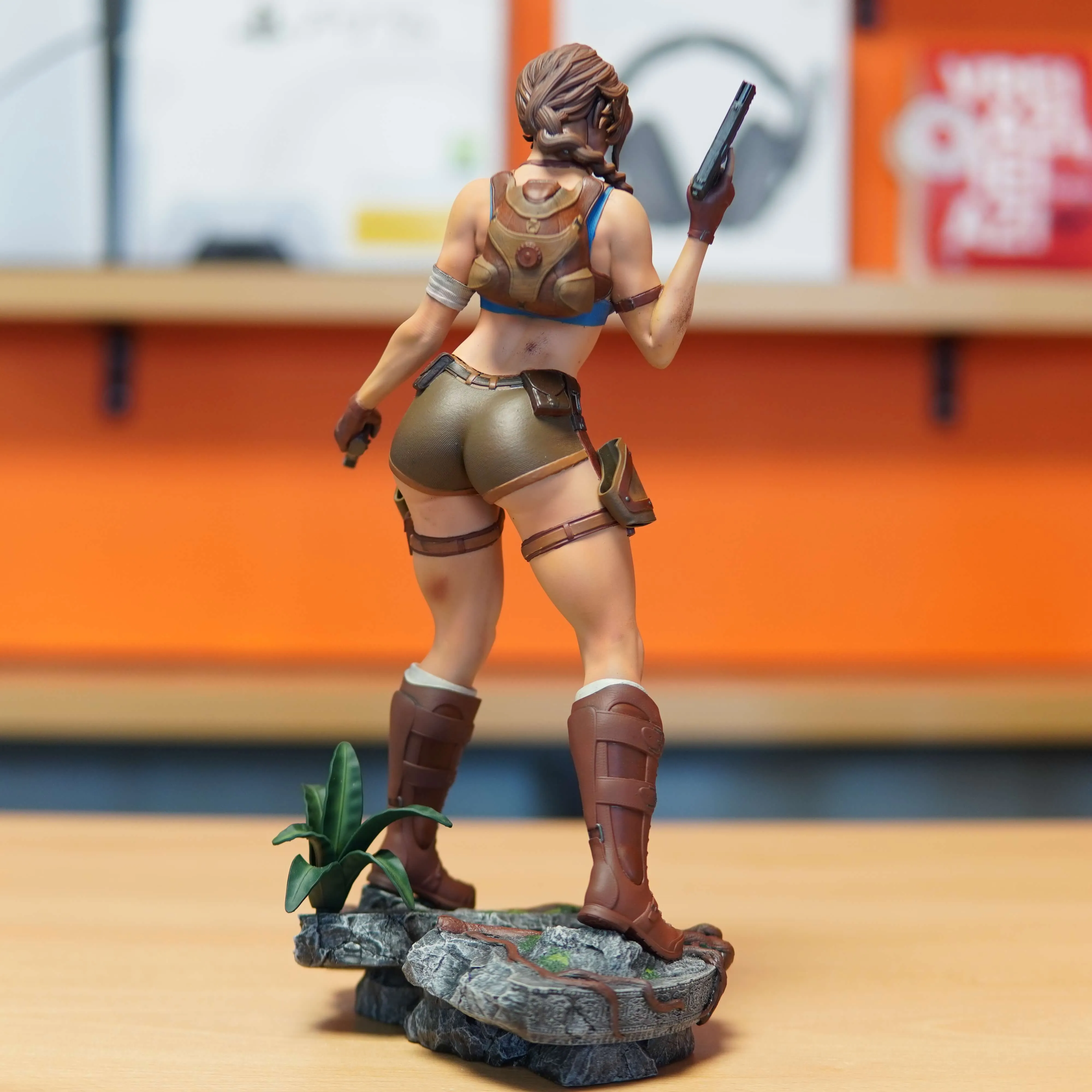 Lara Croft - Tomb Raider (Figurina Printata 3D, Rasina, Pictata / Finisaj Manual), 30cm - imagine 3