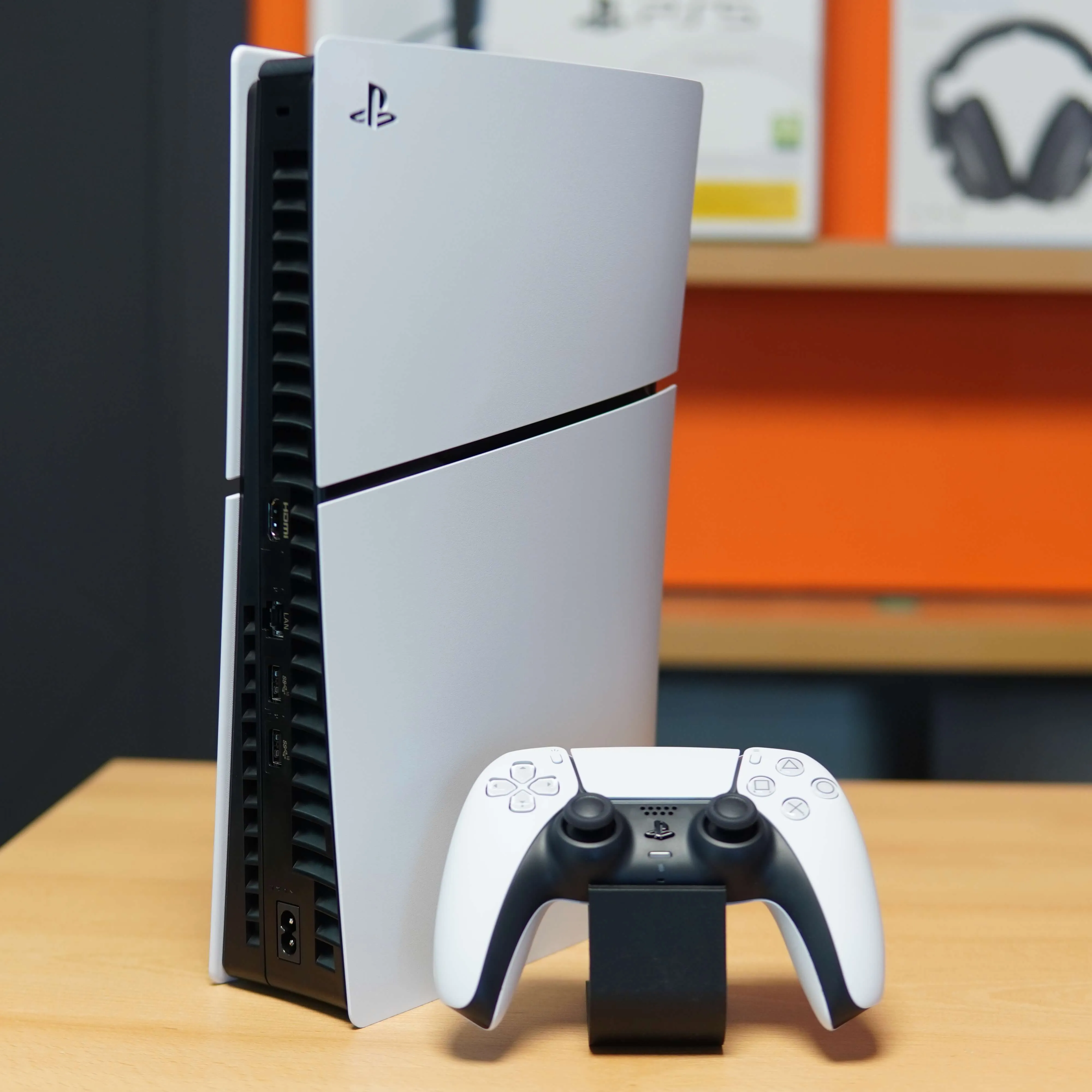 Consola Sony Playstation 5 Slim Digital 825 GB + Controller, CFI-2166, Alb - imagine 2