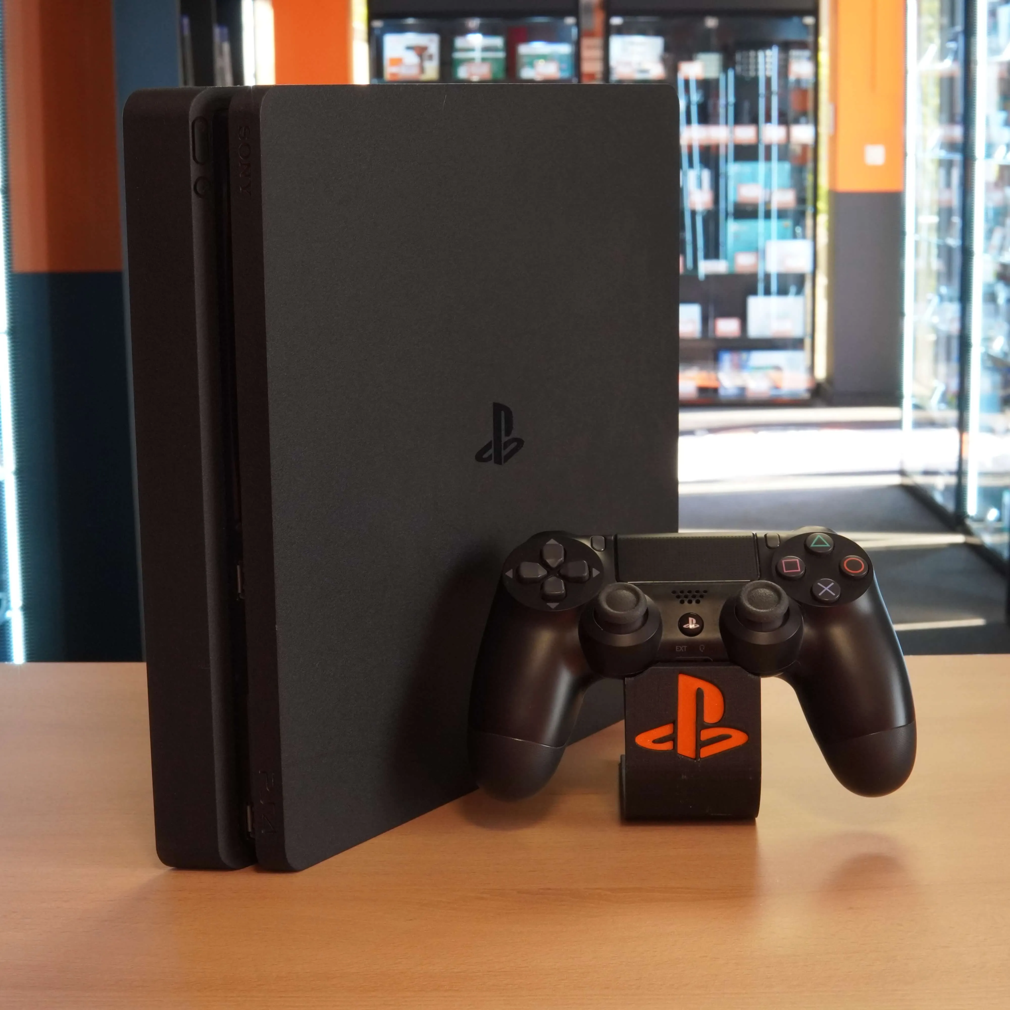 Consola SONY PlayStation 4 Slim, 500 Gb, Controller, 1 Joc PS4 Gratuit (la alegere)