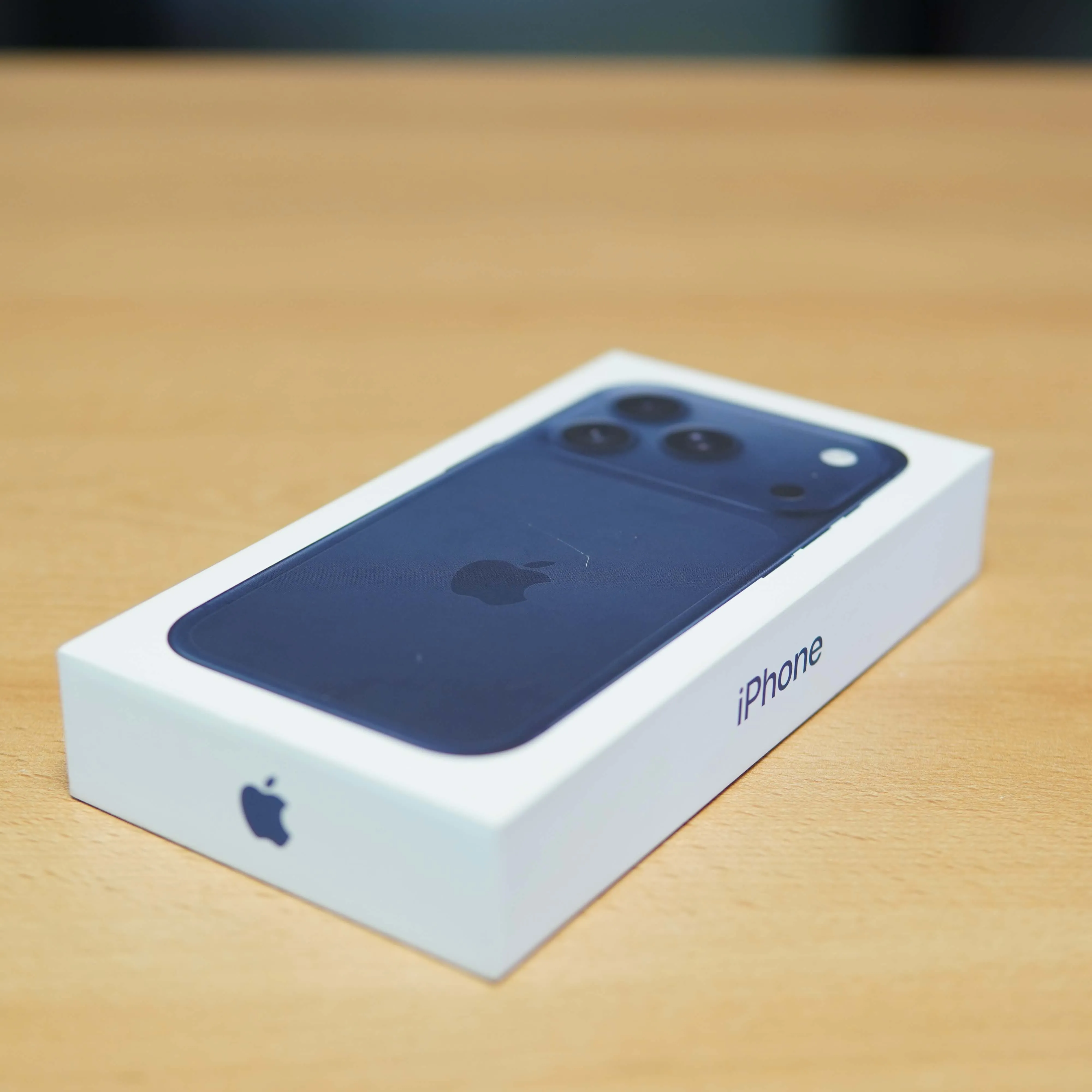 Apple iPhone 17 Pro 256 GB, Deep Blue (Albastru) - imagine 3