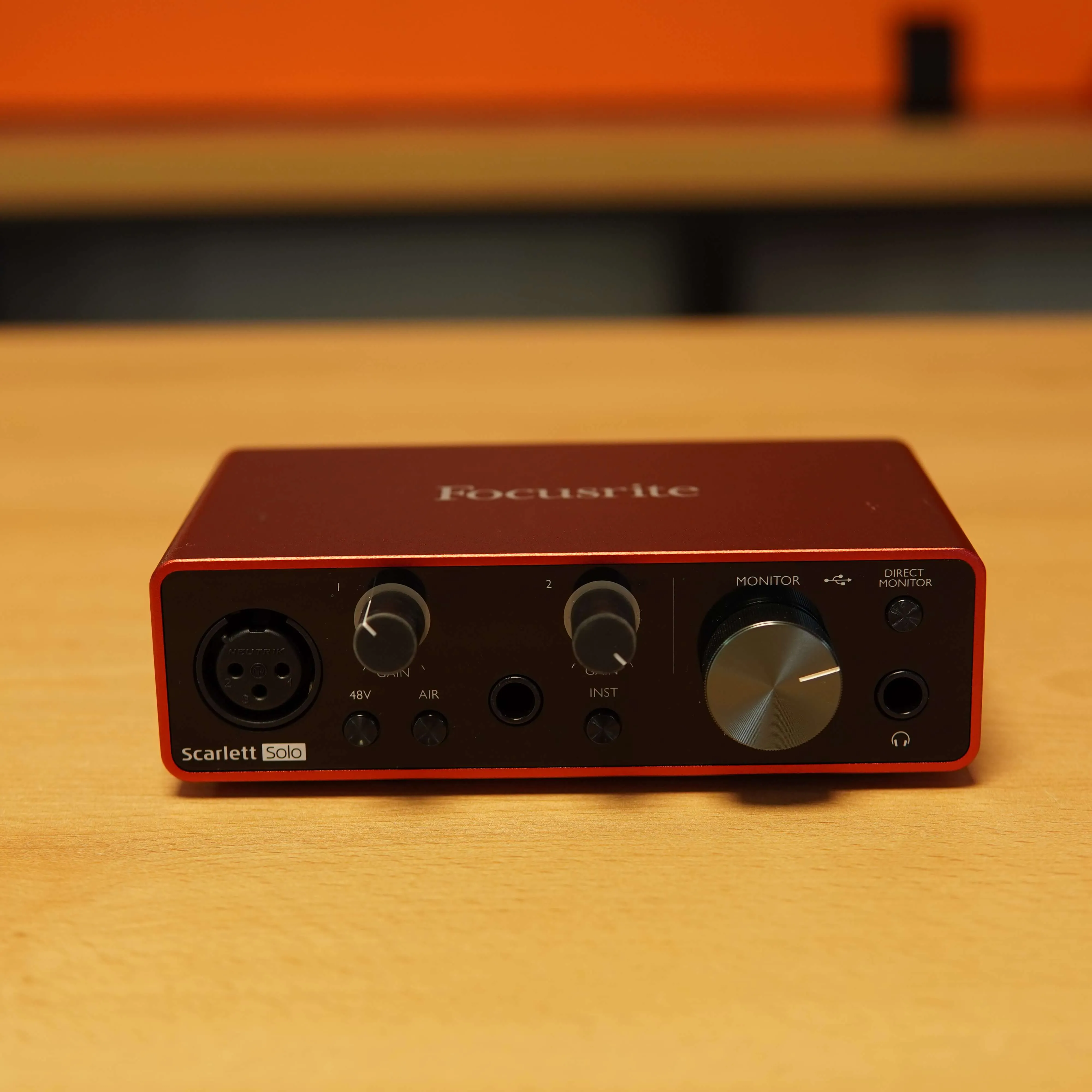 Interfata Audio Focusrite Scarlett Solo 3rd Gen, 2-In/2-Out, 24-bit/192kHz, XLR, Instrument 6.3mm, Phantom 48V, Direct Monitor, USB-C, Rosu - imagine 2