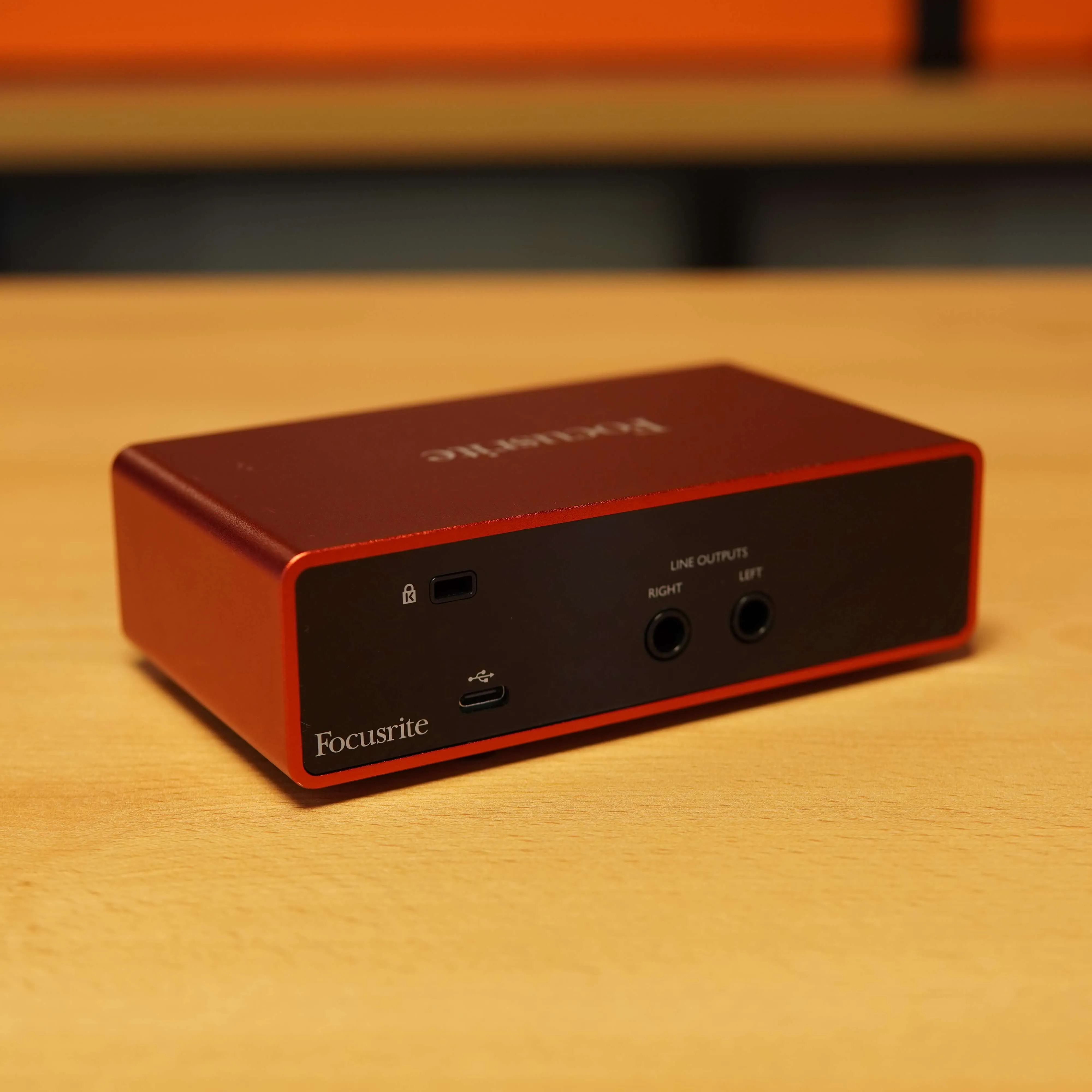 Interfata Audio Focusrite Scarlett Solo 3rd Gen, 2-In/2-Out, 24-bit/192kHz, XLR, Instrument 6.3mm, Phantom 48V, Direct Monitor, USB-C, Rosu - imagine 3