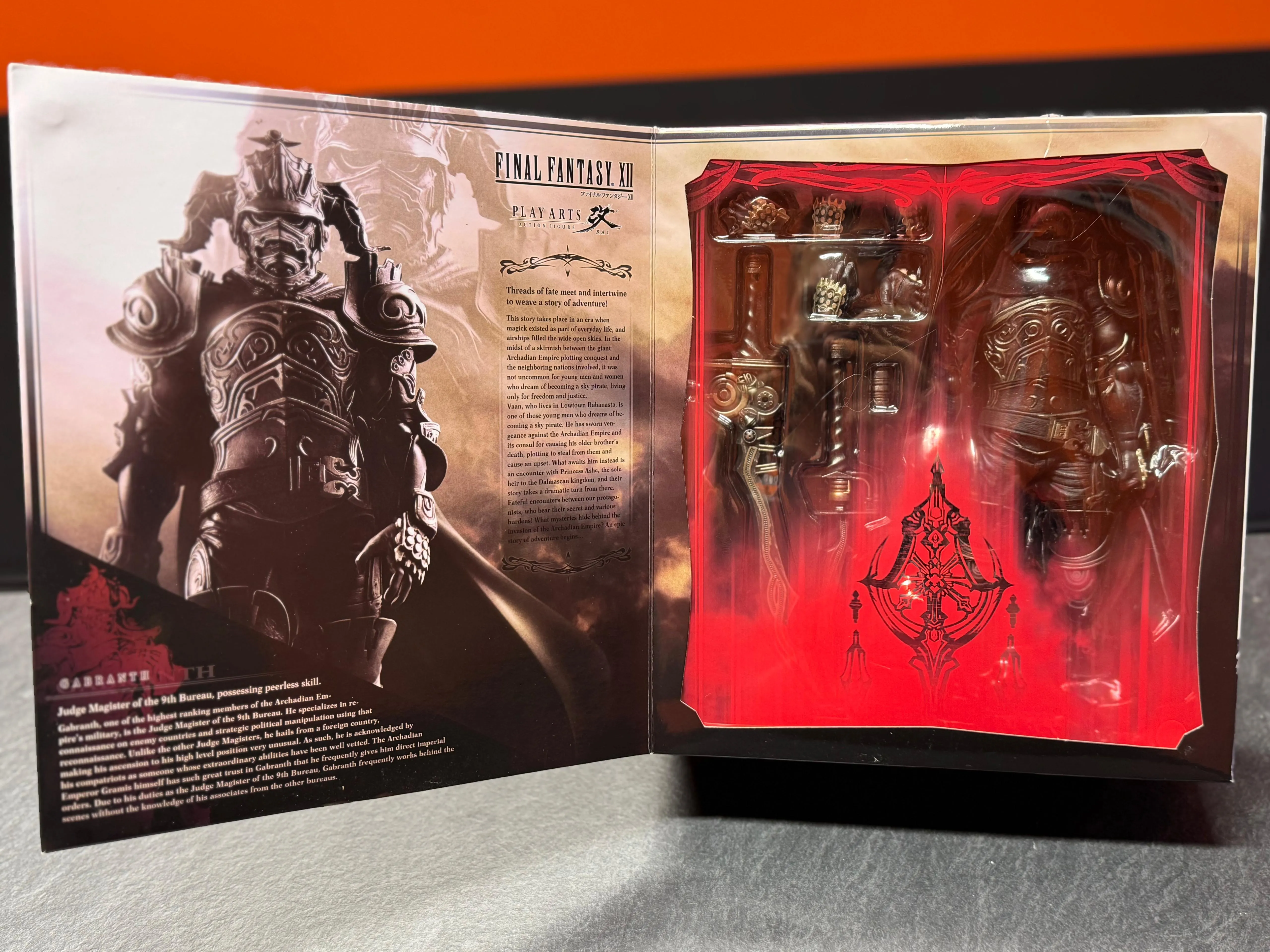 Figurina de colectie Square Enix Final Fantasy XII Play Arts Kai Gabranth, 28 cm, Accesorii Interschimbabile, 2 Sabii, Stand - imagine 2
