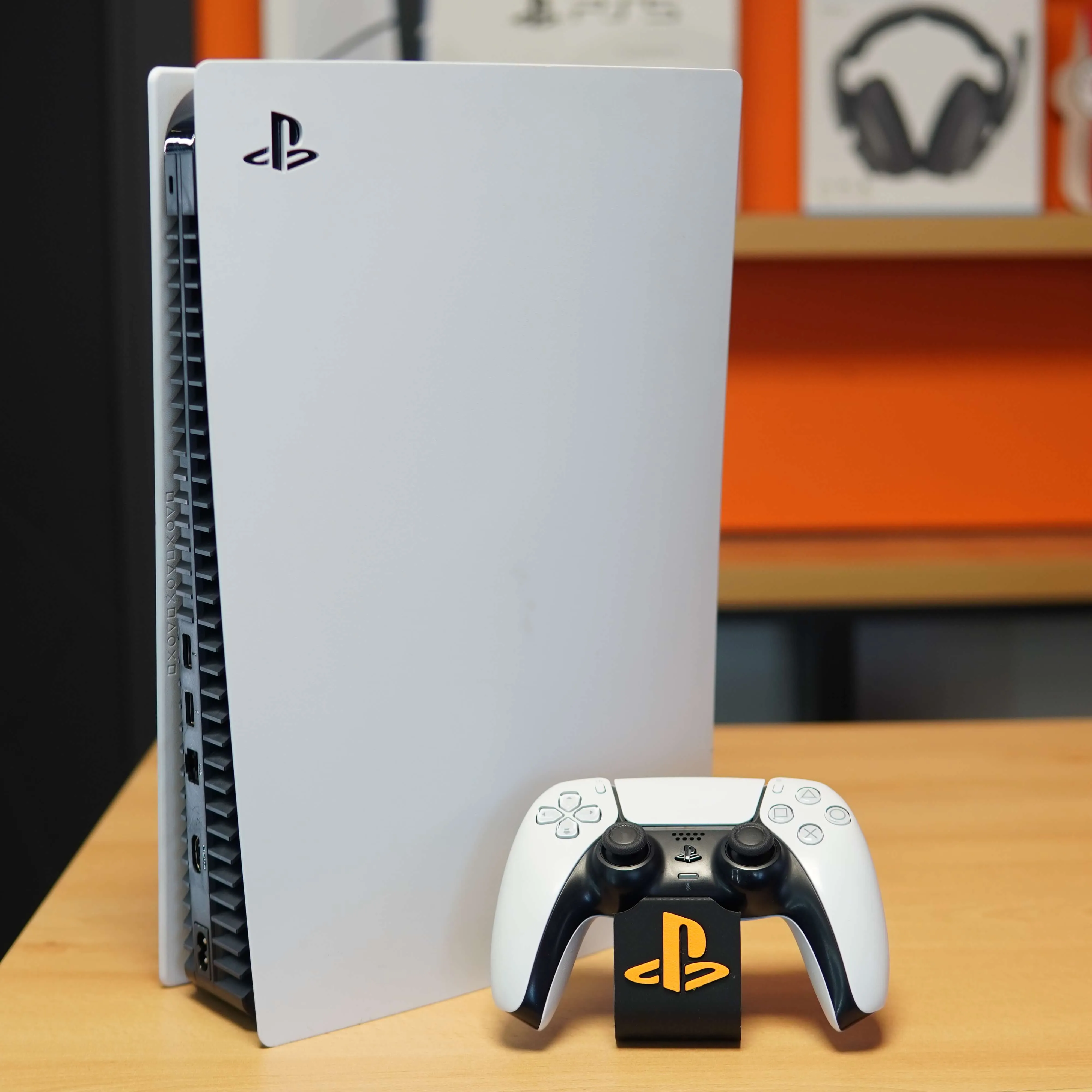 Consola Sony Playstation 5 Digital Edition 825 GB + Controller, CFI-1216B, Alb - imagine 2