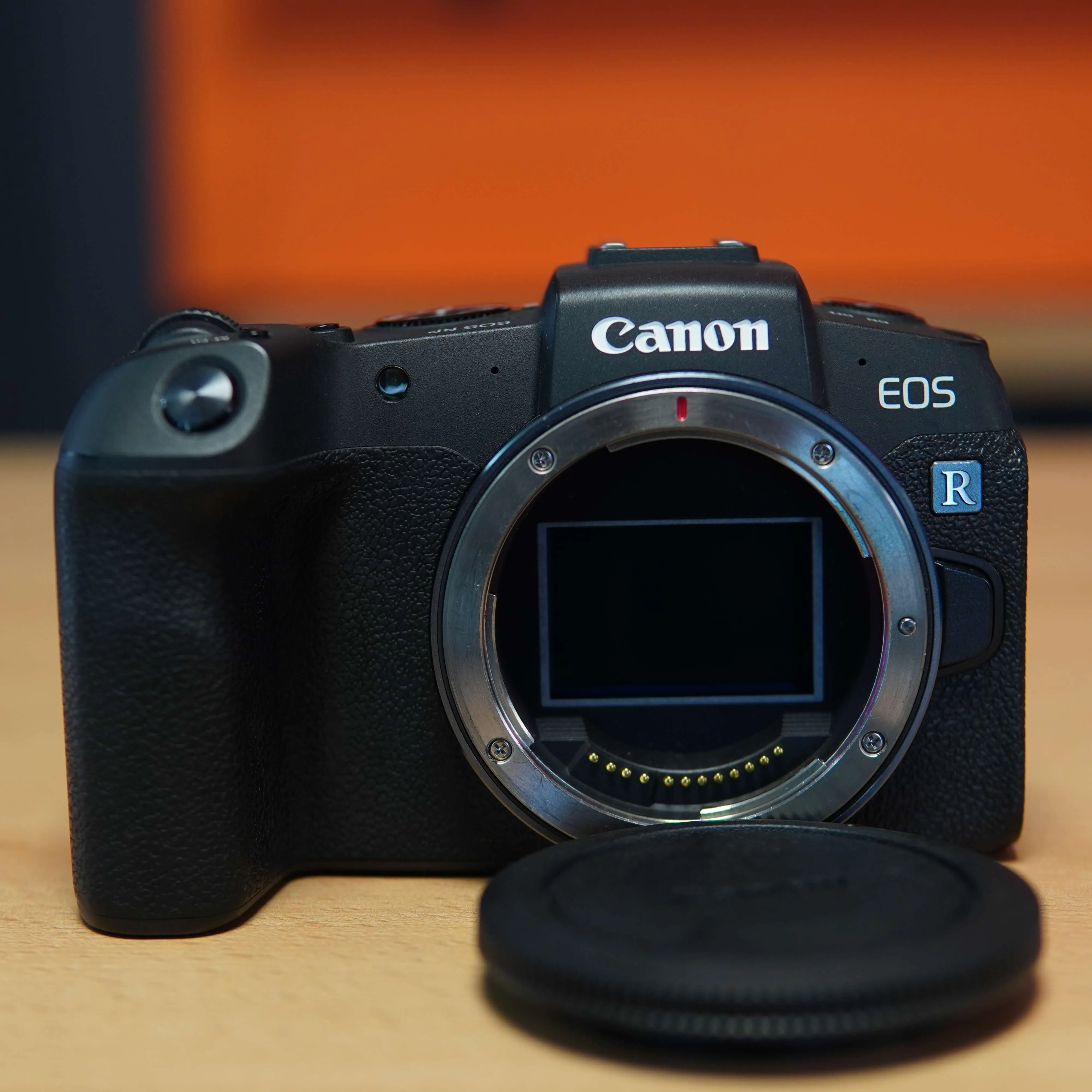 Aparat Foto Mirrorless Canon EOS RP, Full-Frame, 26.2 Mp, 4K, Rezolutie imagine 6240 x 4160, Wi-Fi, LCD 3'', 30.000 Clickuri - imagine 3